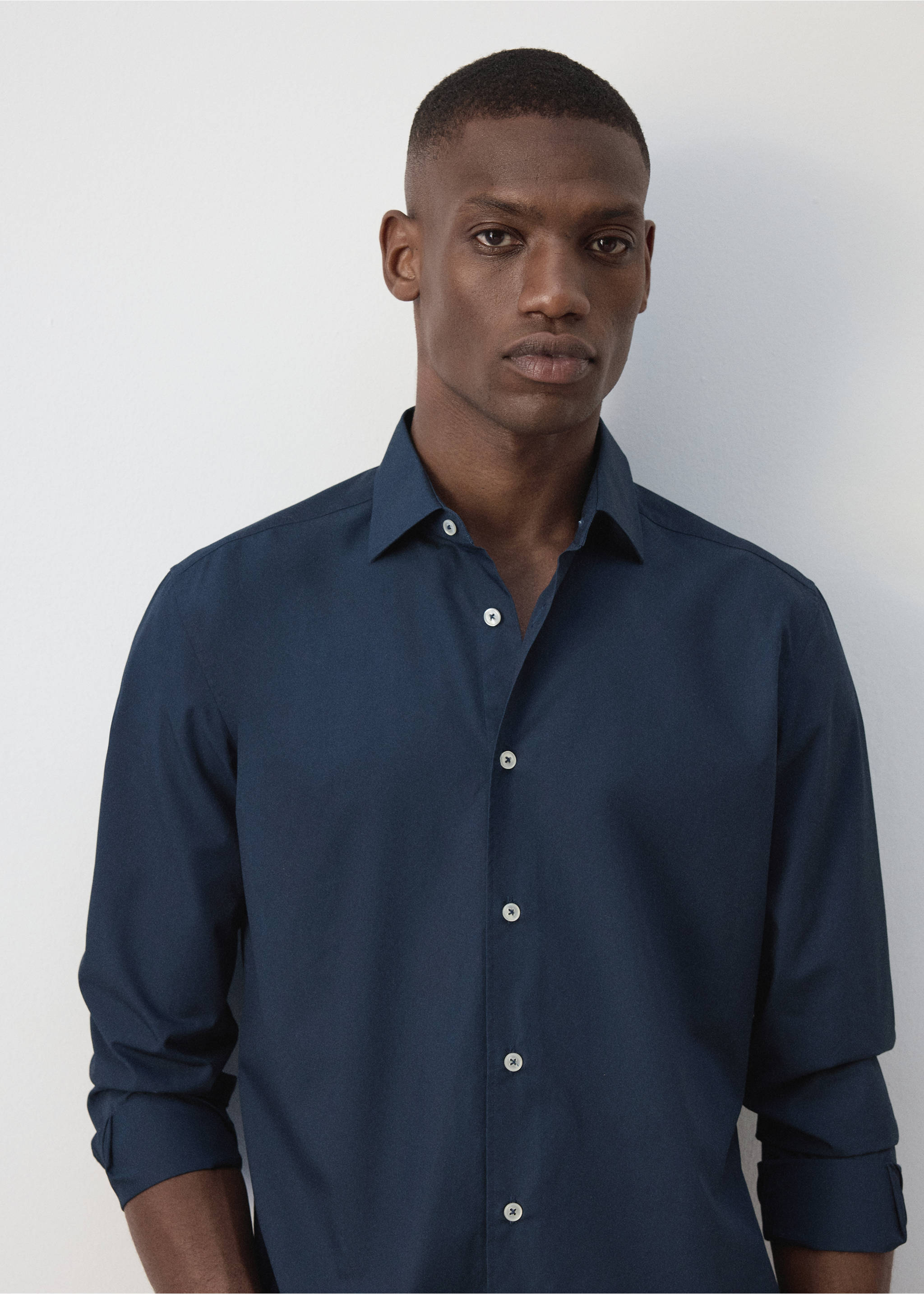 Regular-fit 100% cotton shirt - Details of the article 1, Navy. Ref: 37094431-00.