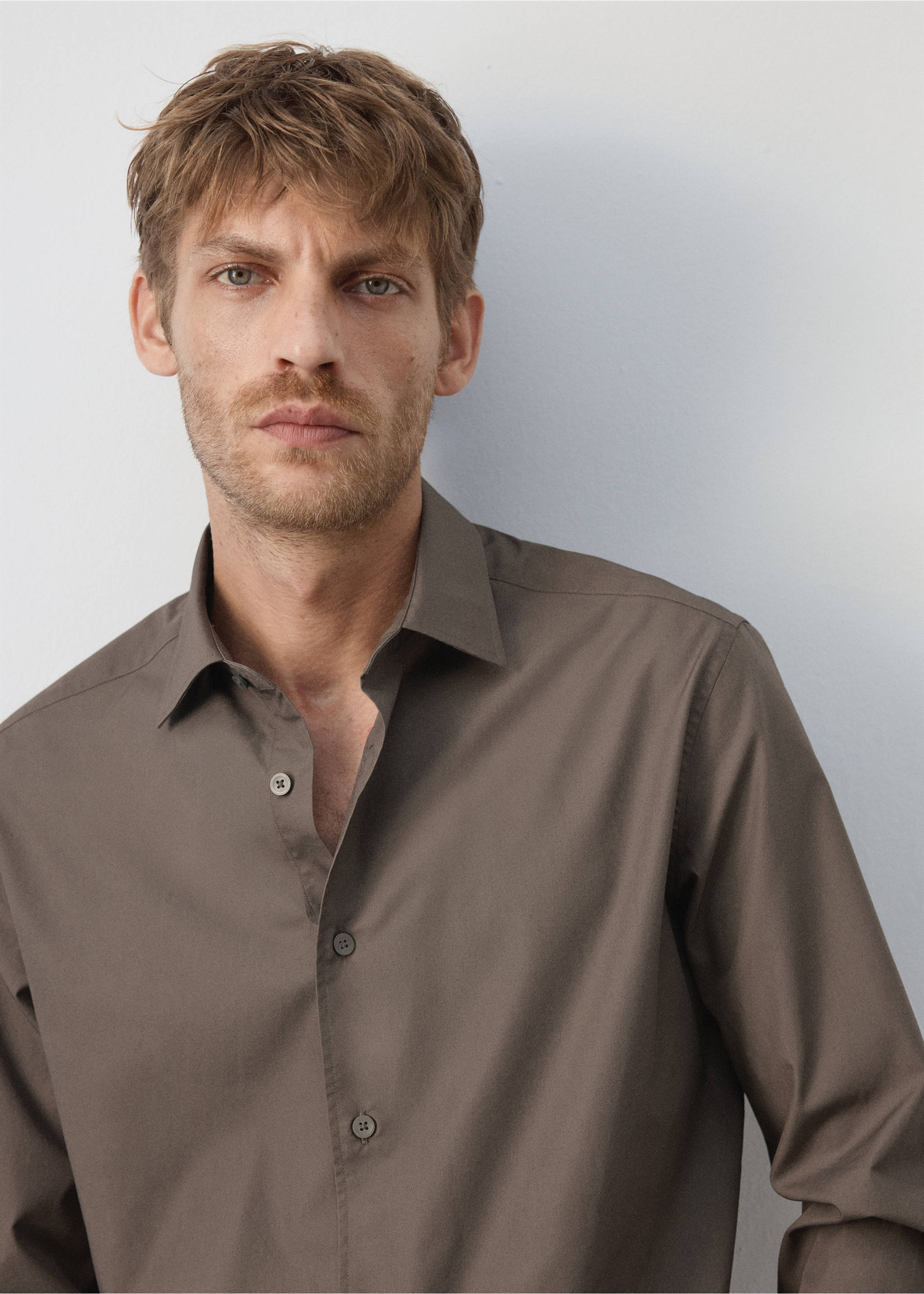 Regular-fit 100% cotton shirt - Details of the article 1, Mink Grey. Ref: 37094431-00.