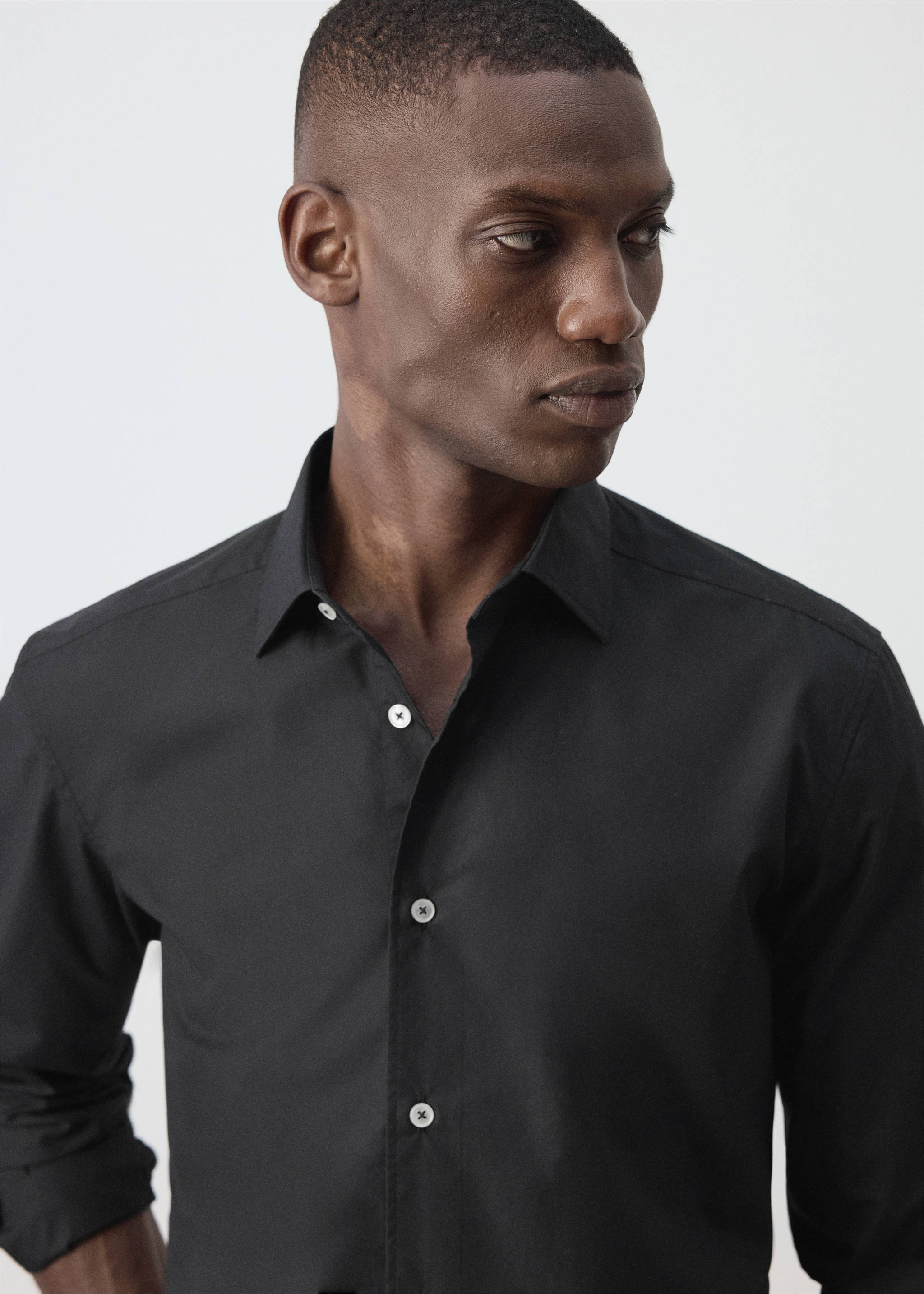 Regular-fit 100% cotton shirt - Details of the article 1, Black. Ref: 37094431-00.