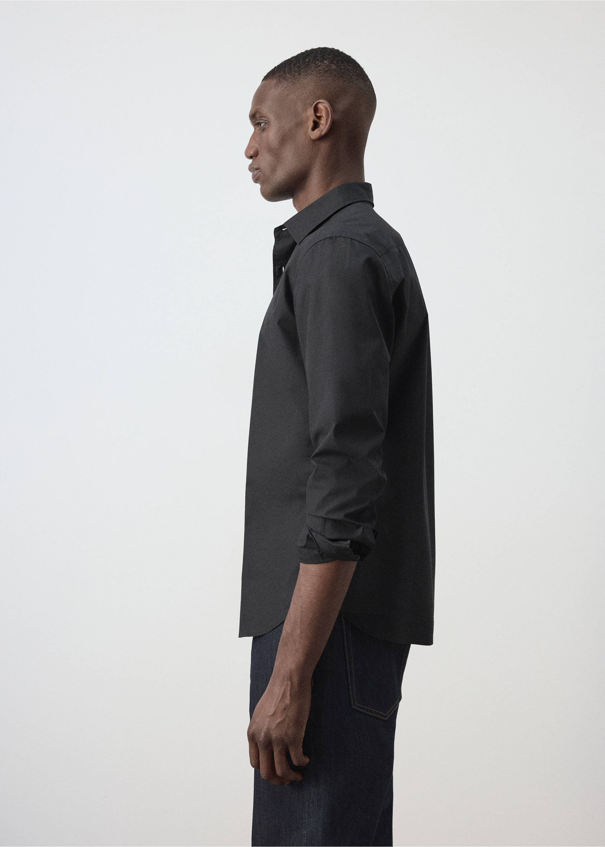 Regular-fit 100% cotton shirt - Details of the article 2, Black. Ref: 37094431-00.