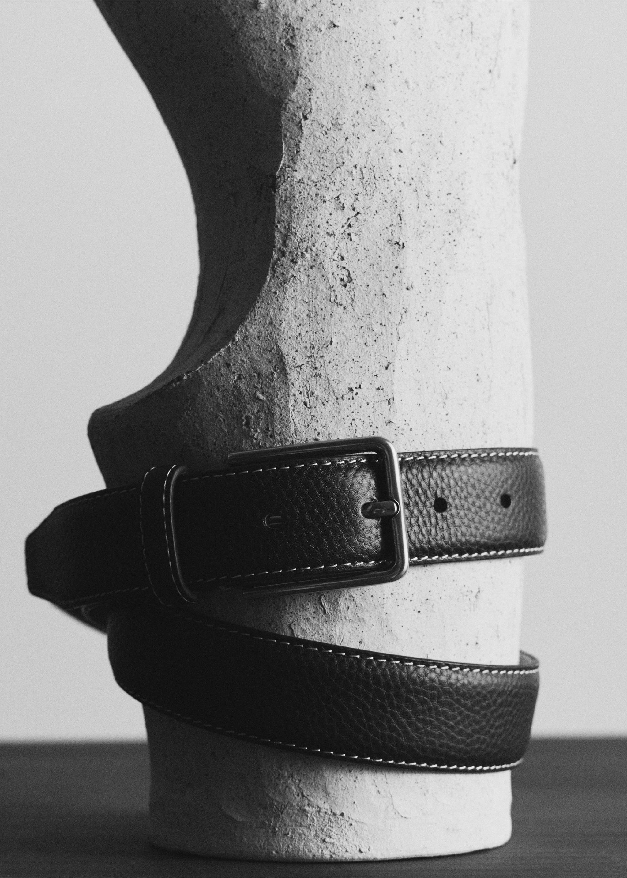 Leather belt with contrast stitching - Details of the article 6, Black. Ref: 37094432-00.