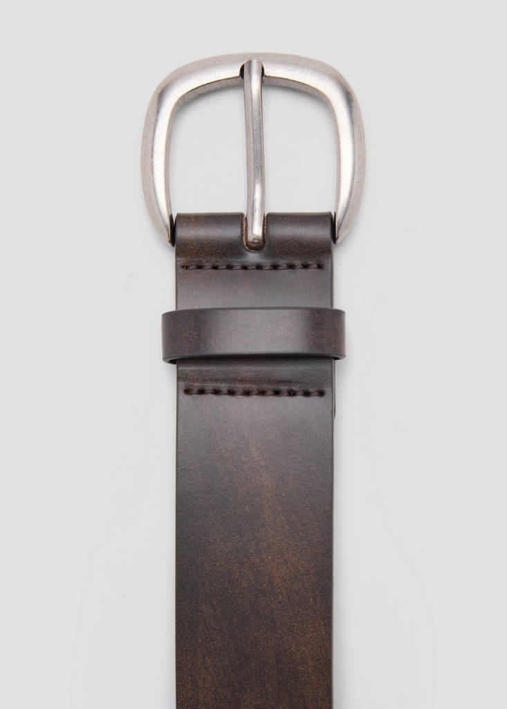 Leather belt with a distressed finish — Chocolate