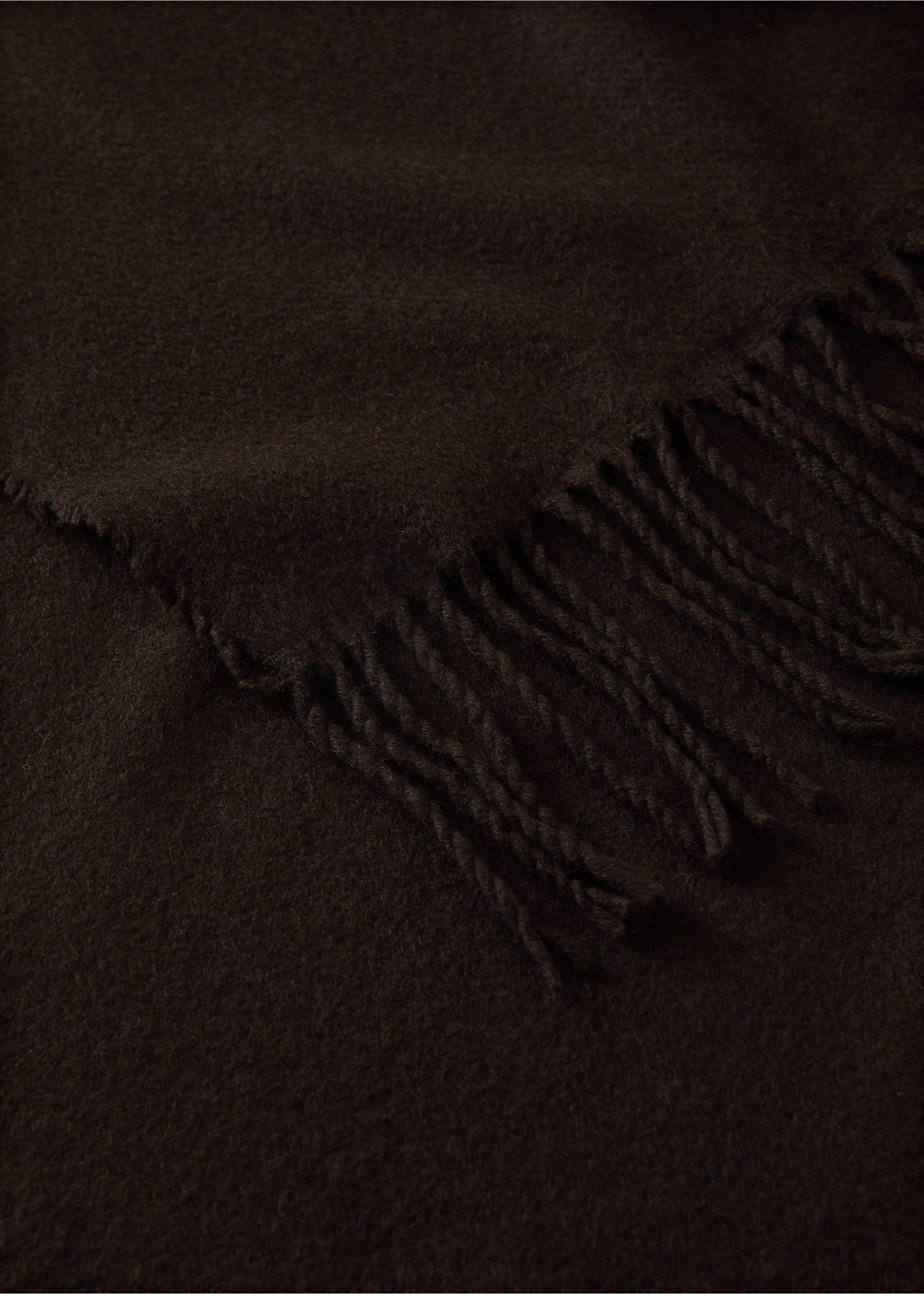 Wool-blend blanket with fringes - Details of the article 2, Chocolate. Ref: 37094436-00.