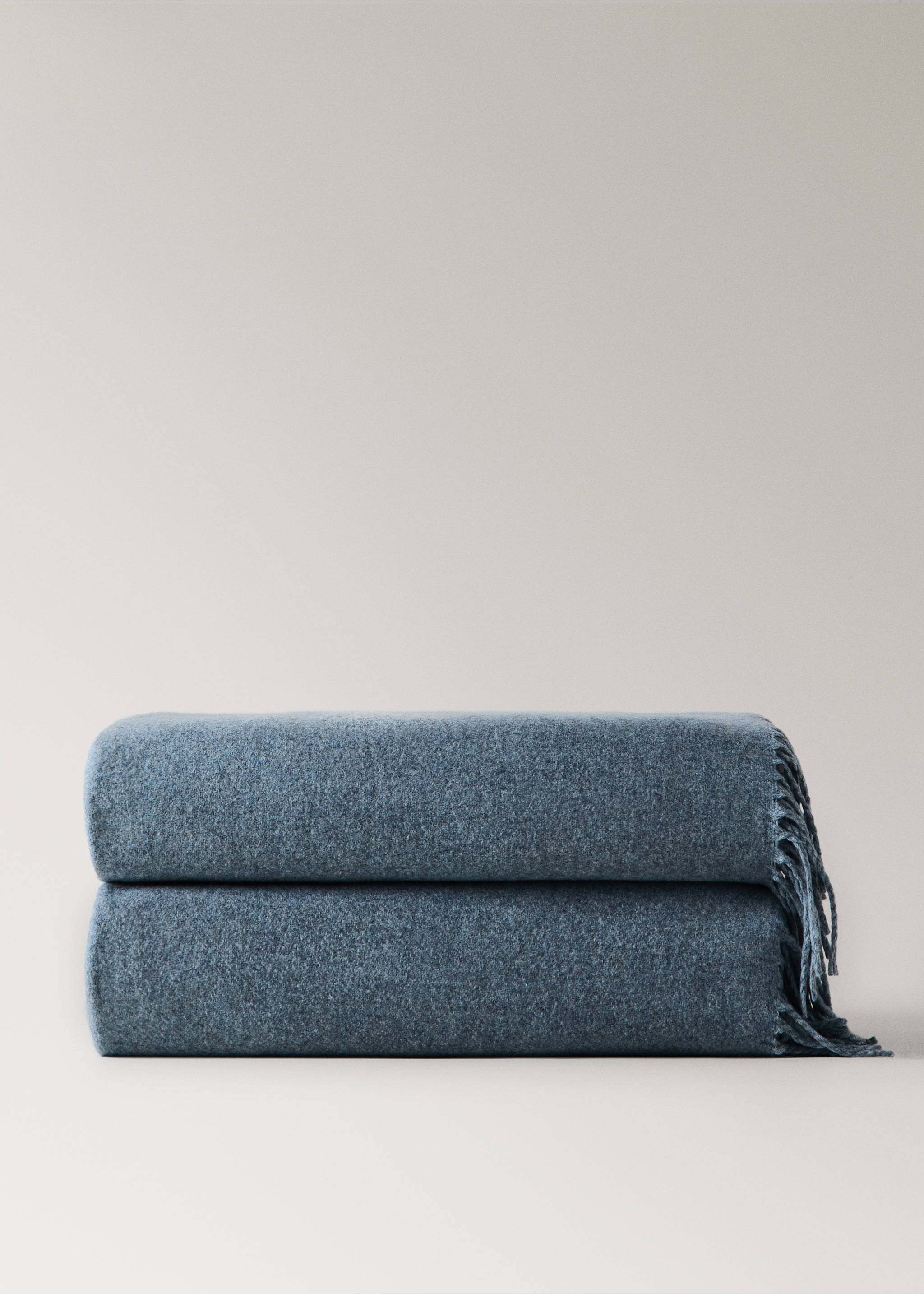 Wool-blend blanket with fringes - Article without model, Blue. Ref: 37094436-00.