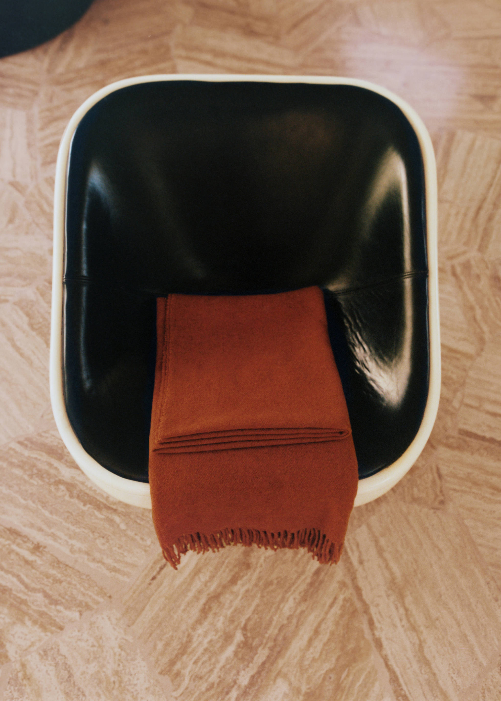 Wool-blend blanket with fringes - Details of the article 5