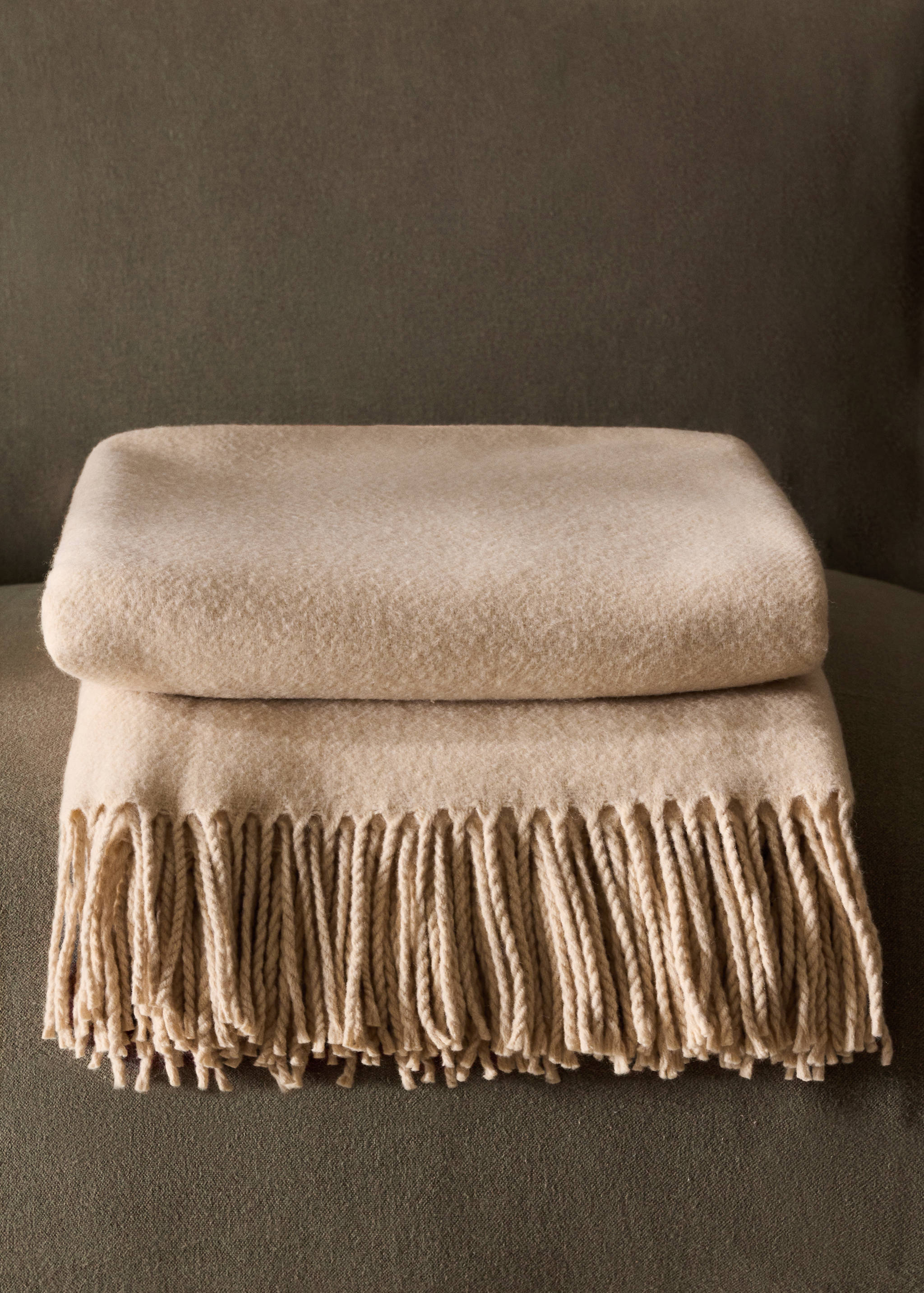 Wool-blend blanket with fringes - General plane