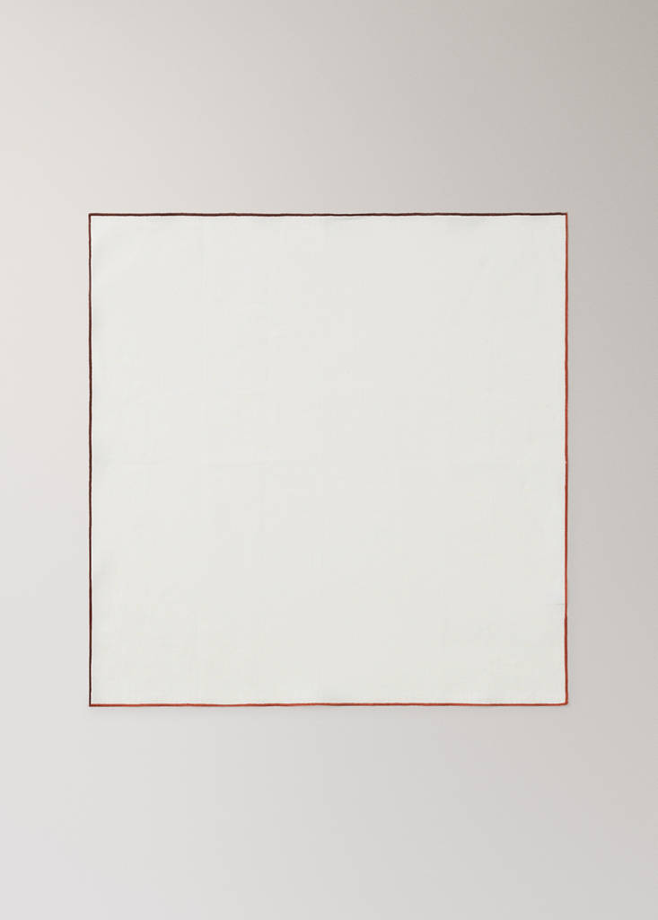 Linen napkins with overlock stitching — White