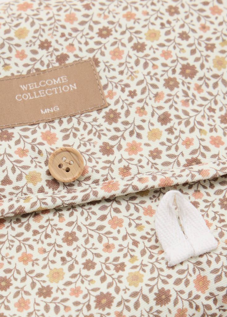 Foldable portable changing mat with flowers — Off White