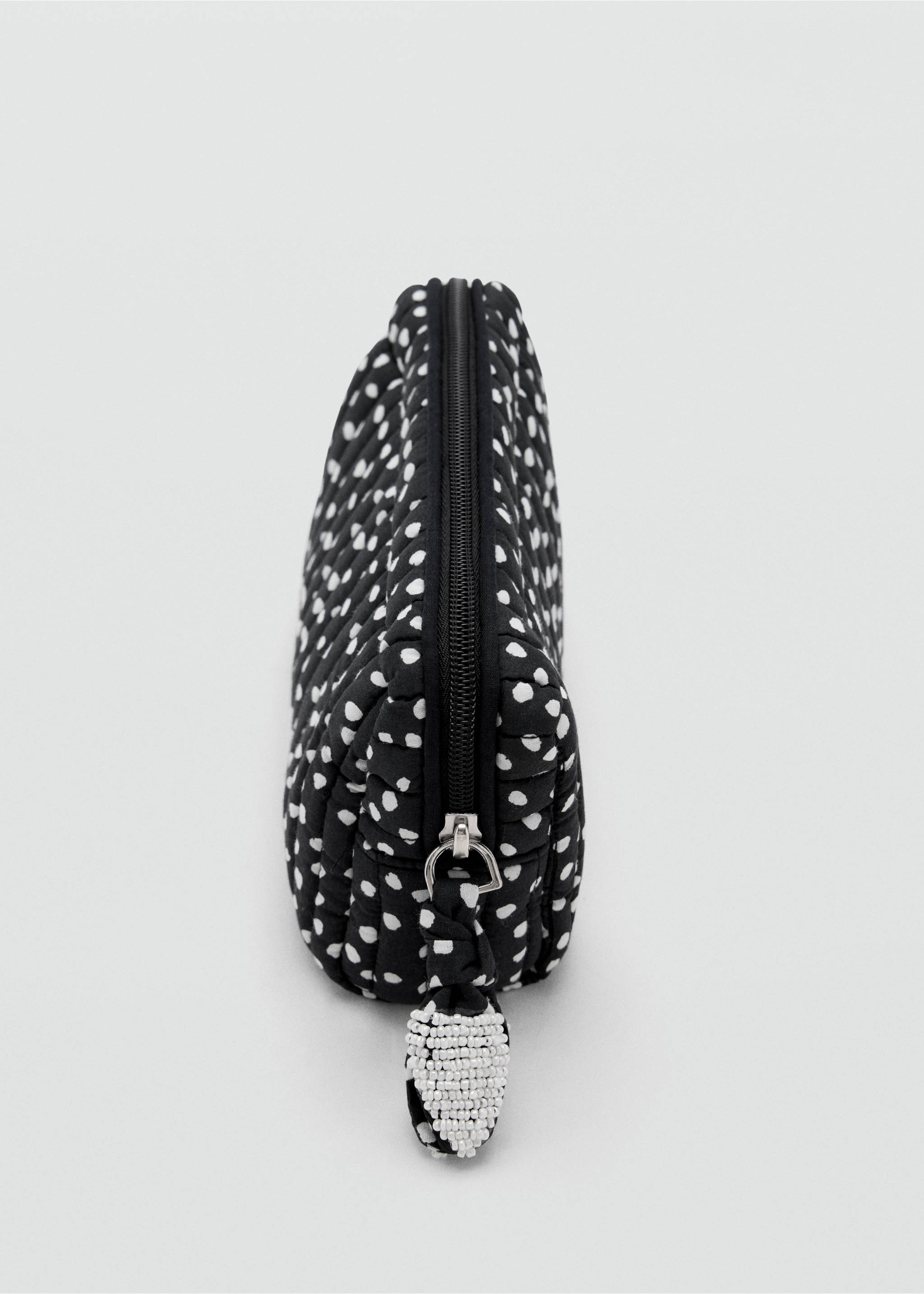 Padded wash bag with spots - Details of the article 1, Black. Ref: 37094460-00.