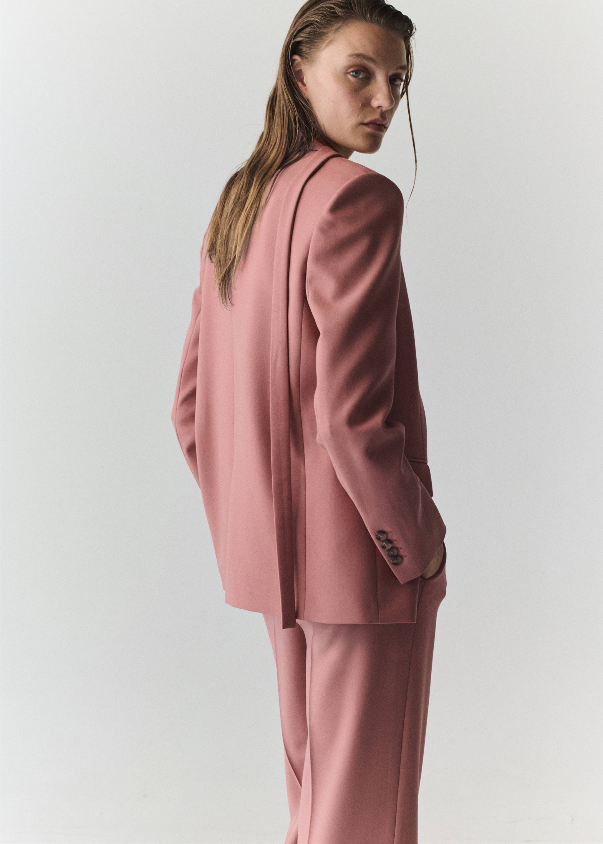 Straight cut suit blazer with pockets - Reverse of the article