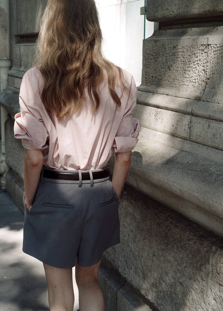 Straight shorts with pleated detail — Grey