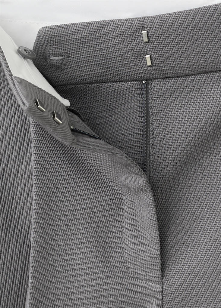Straight shorts with pleated detail — Grey