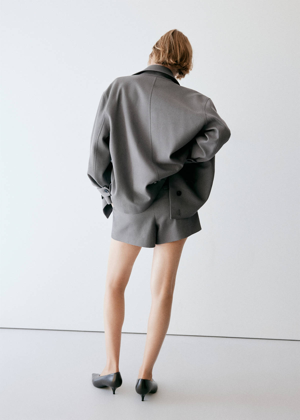 Straight shorts with pleated detail — Grey