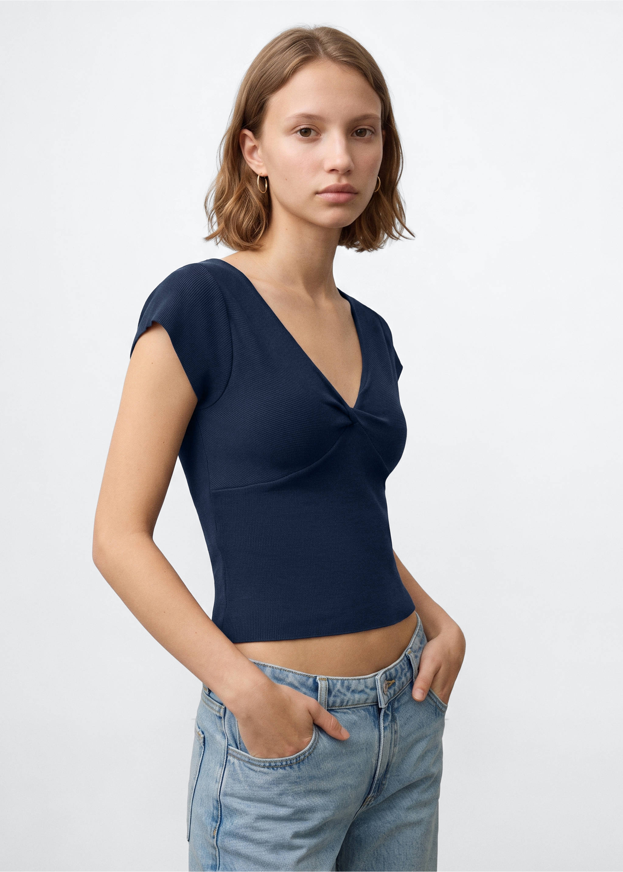 V-neck knitted top - Medium plane, Navy. Ref: 37094782-00.