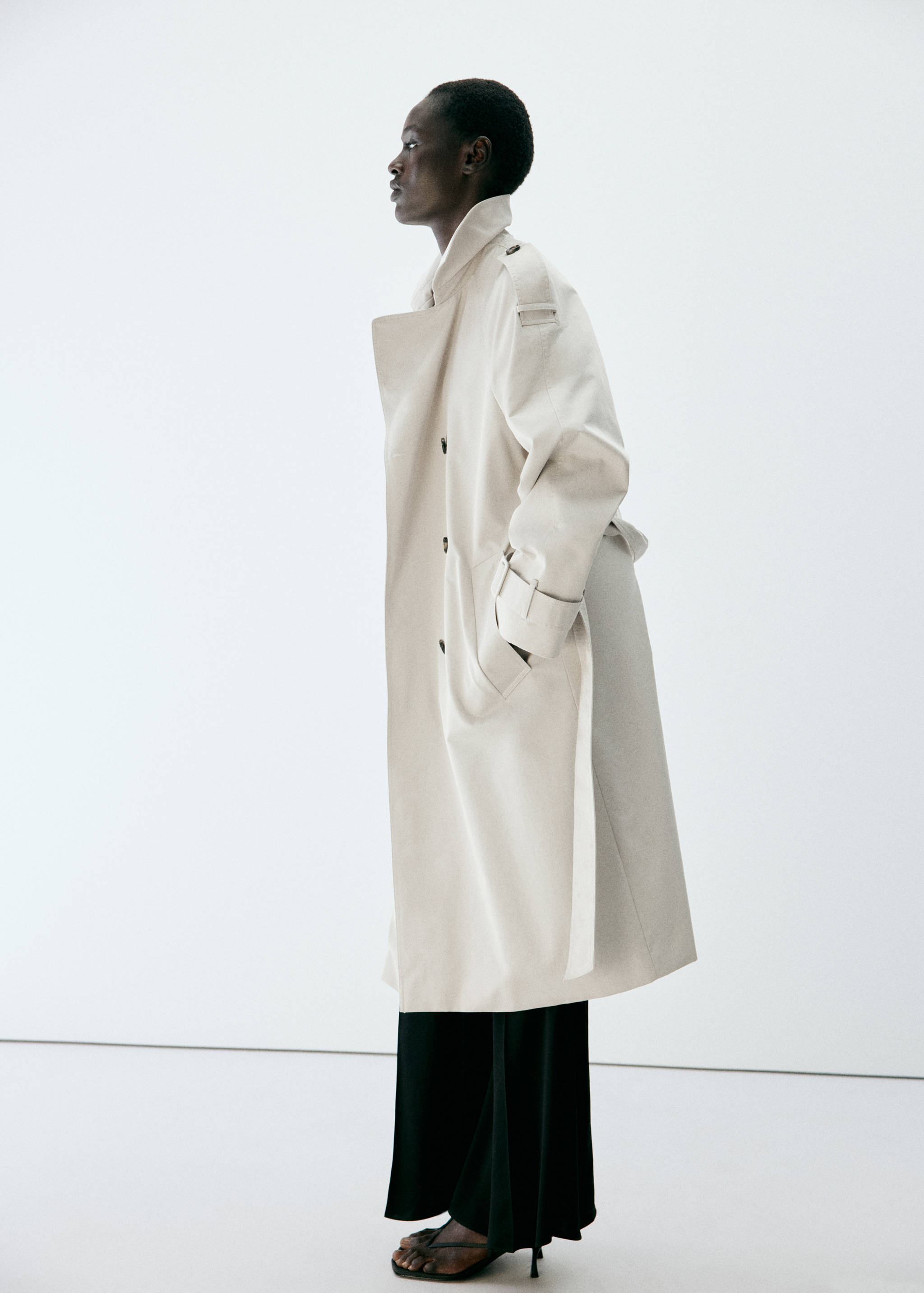 Long double-breasted trench coat - General plane