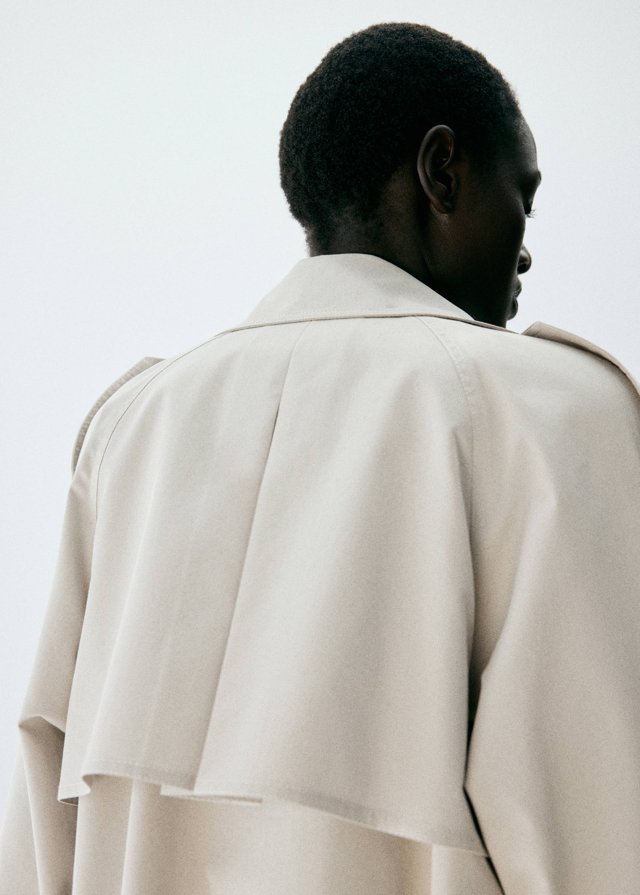 Long double-breasted trench coat - Details of the article 3