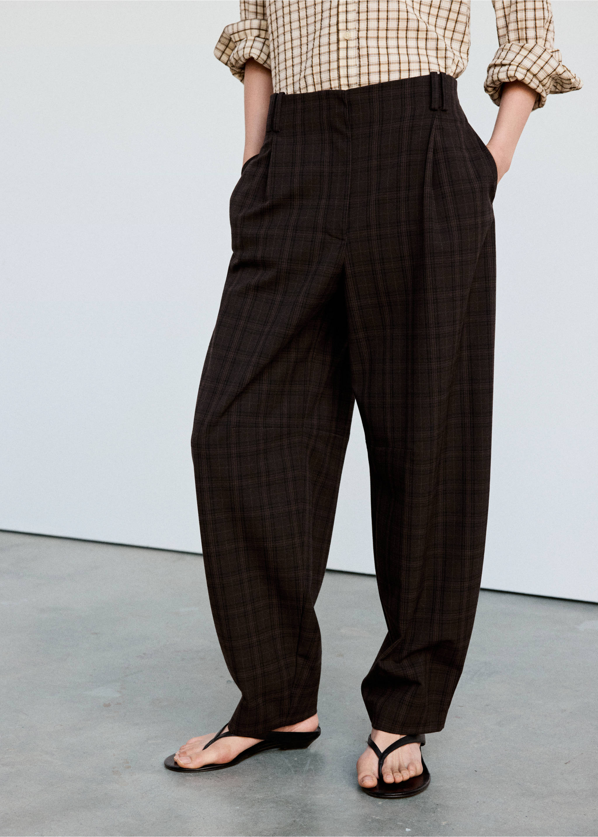 Pantalon ballon taille haute - Plan moyen, Marron. Ref: 37094791-00.