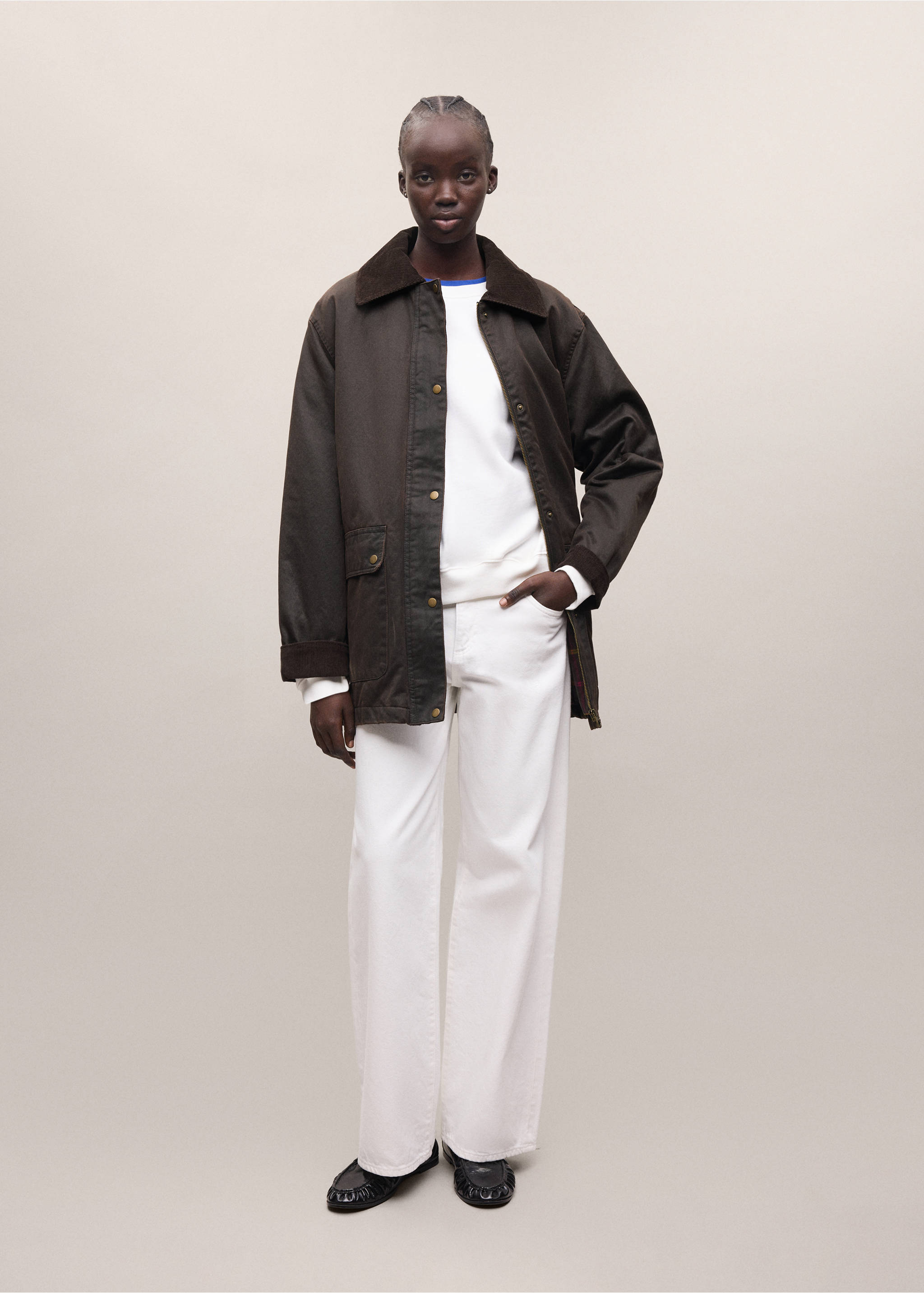 Dark brown parka with a corduroy collar, worn with a white top and trousers., Chocolate. Ref: 37095150-01.