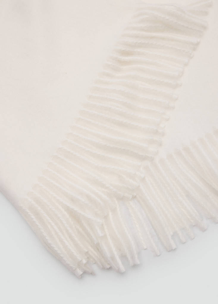 Fringed edge scarf — Ecru