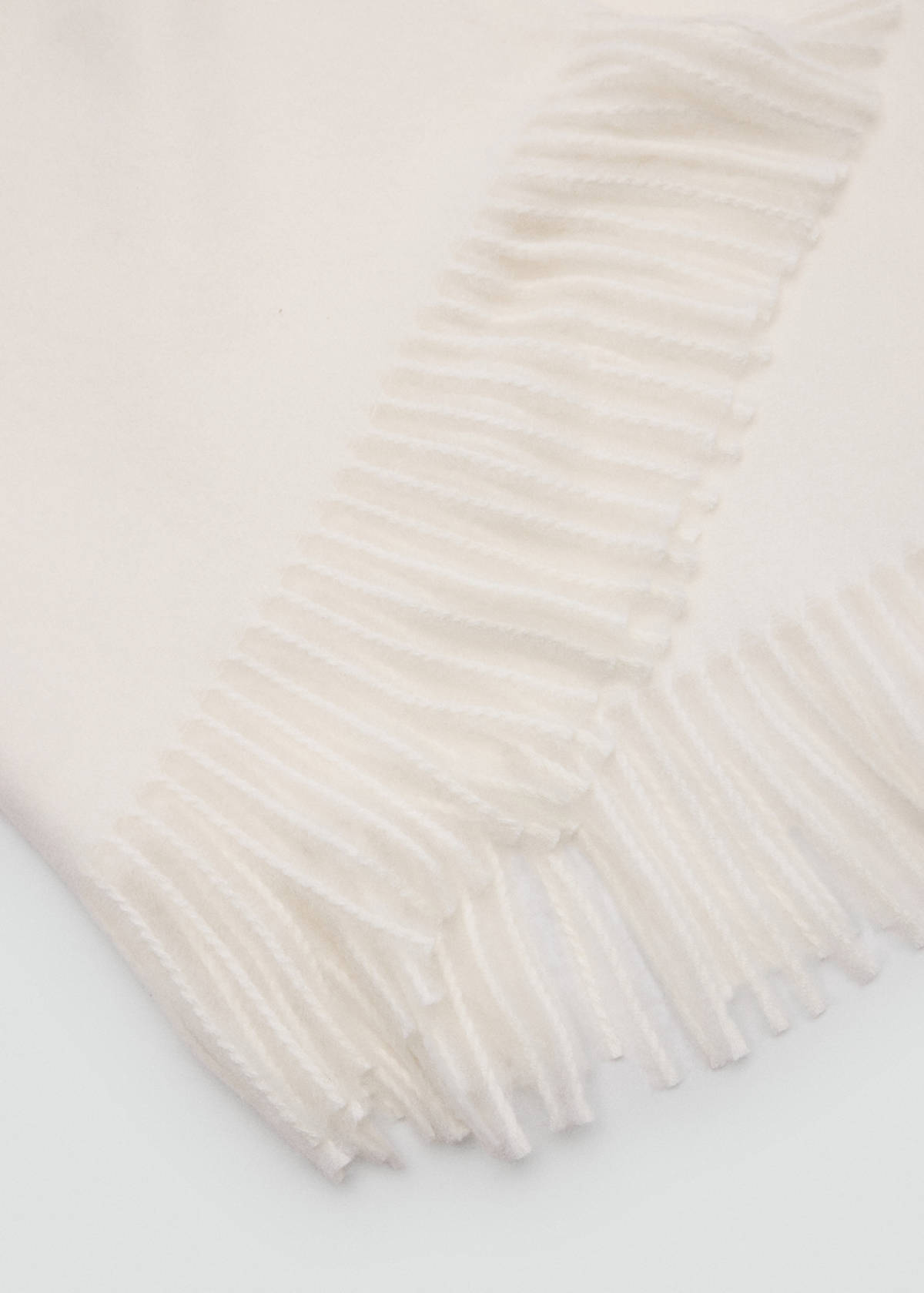 Fringed edge scarf — Ecru