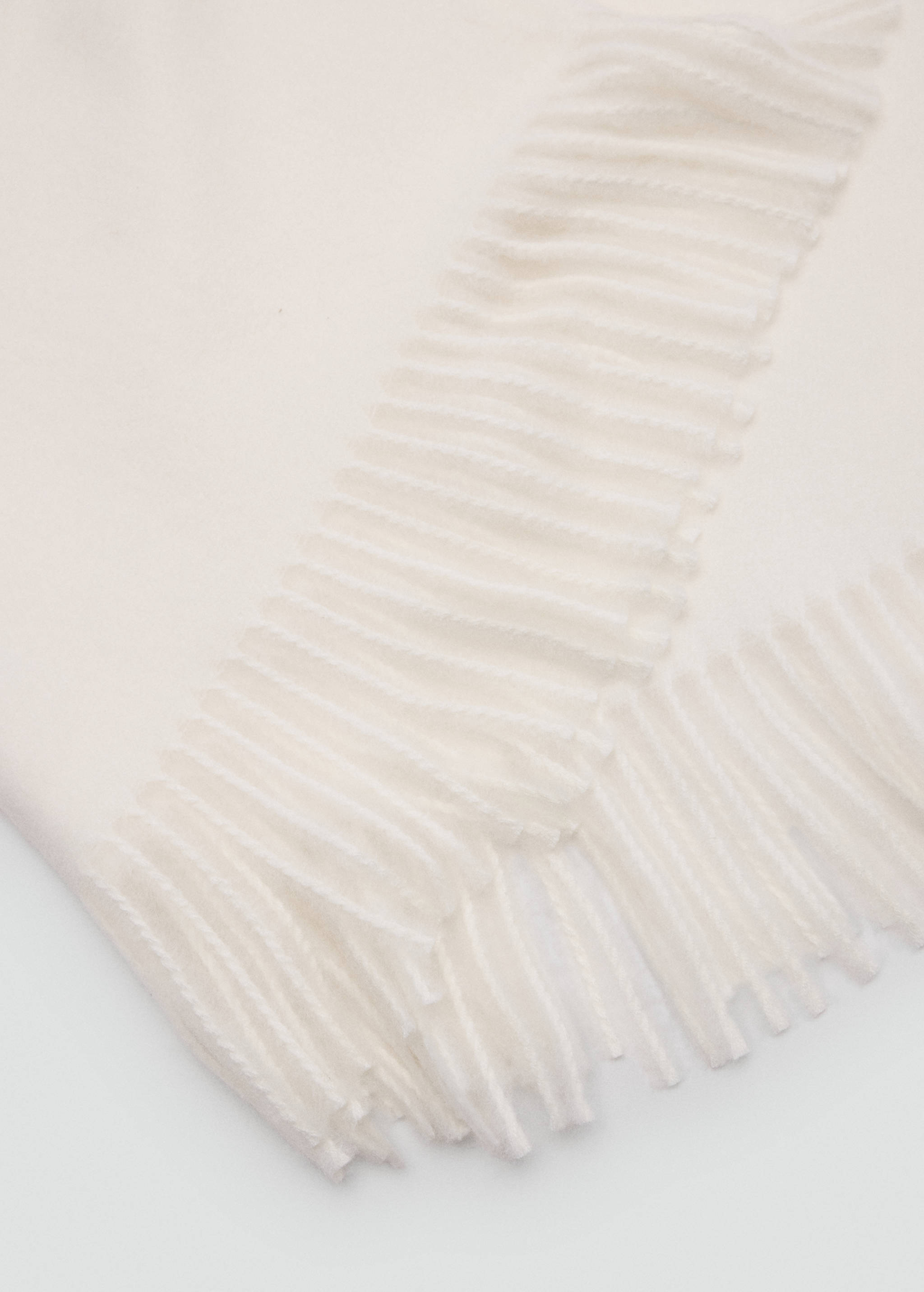 Fringed edge scarf - Details of the article 1