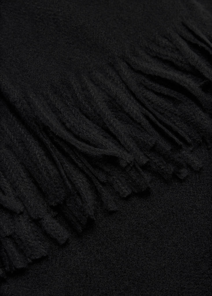 Fringed edge scarf — Black