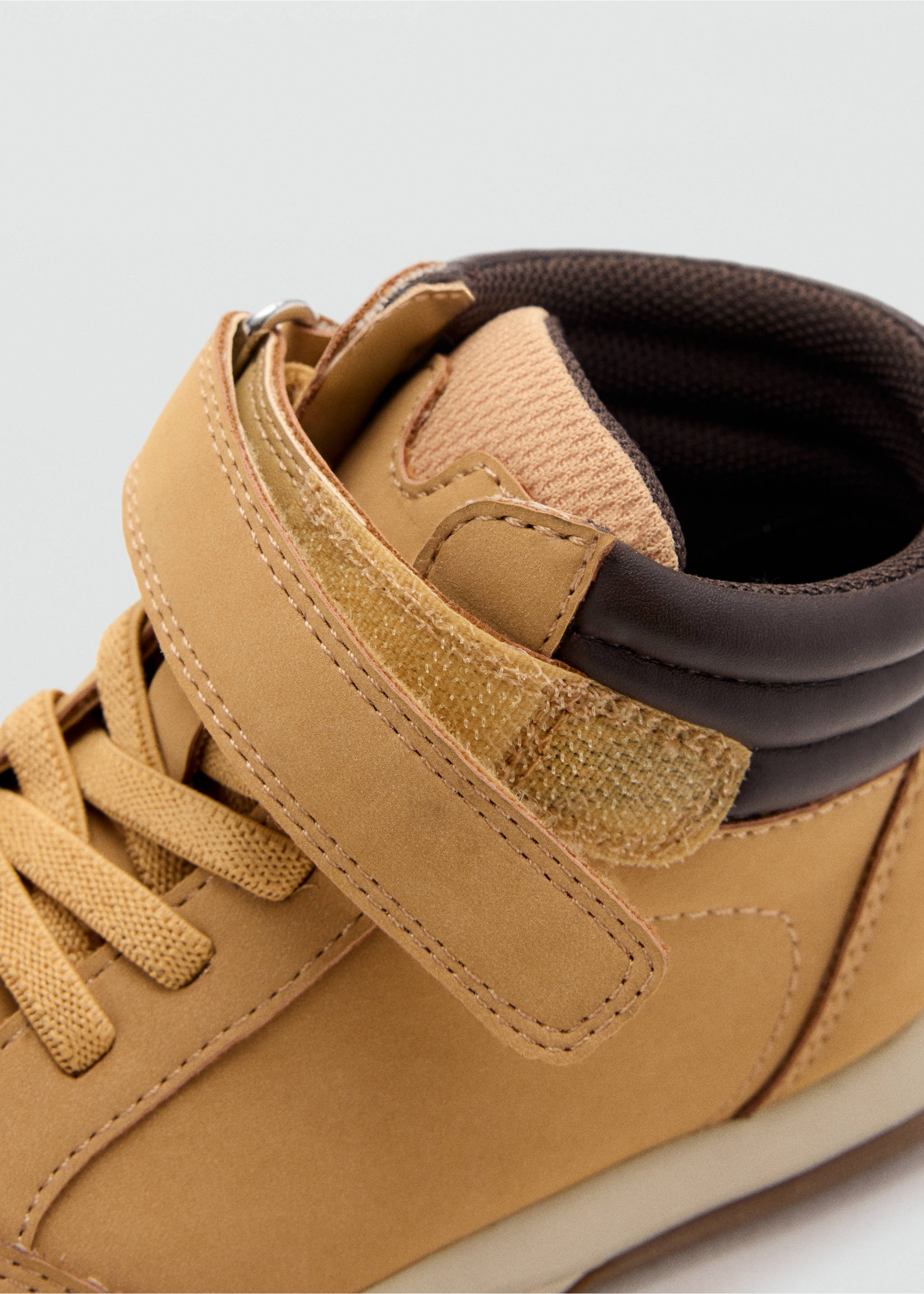 Boots with elastic laces - Detaljer om artikeln 2, Mellanbrun. Ref: 37095158-00.