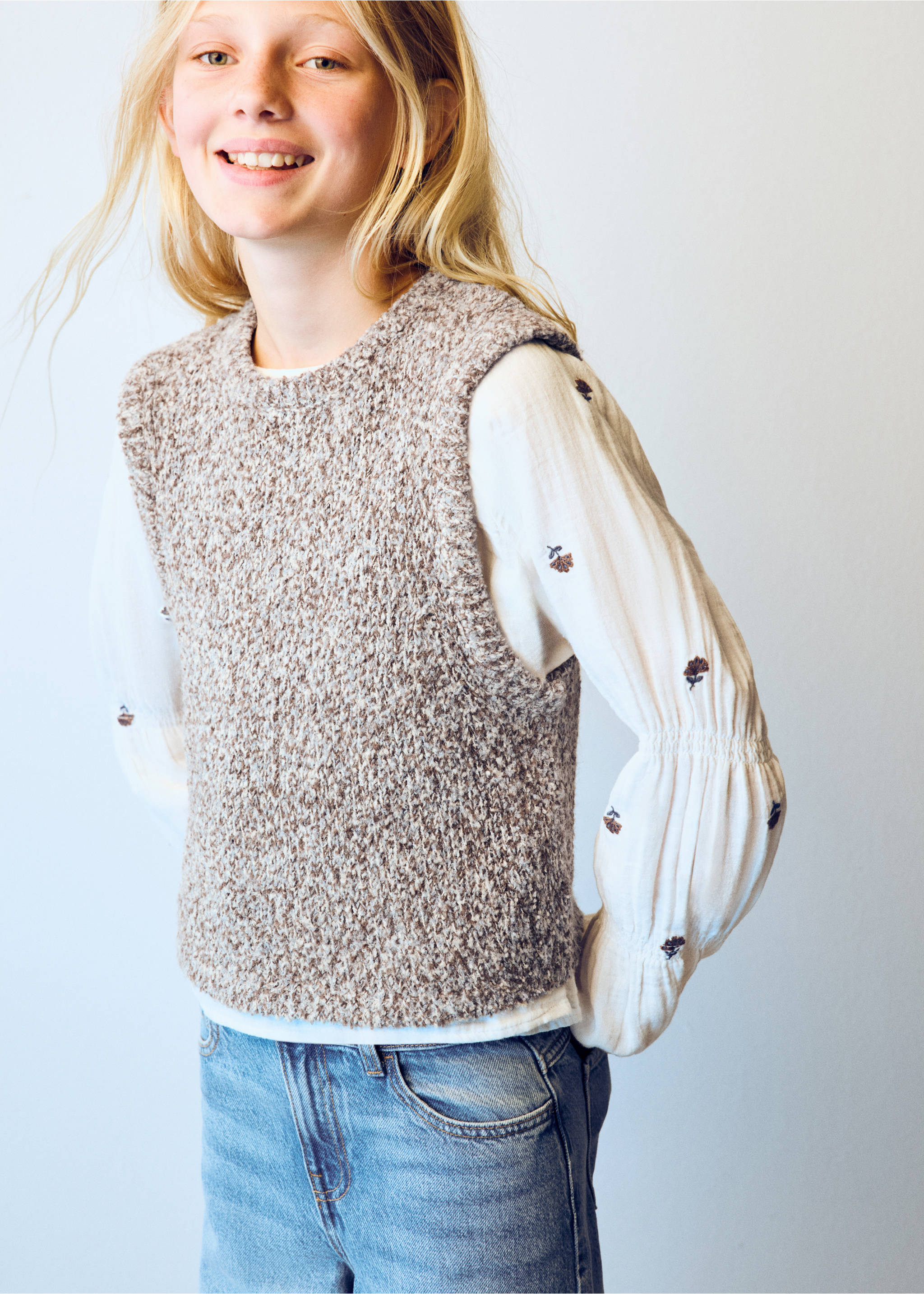 Braided-knit gilet - Medium plane, Coffee. Ref: 37095162-00.
