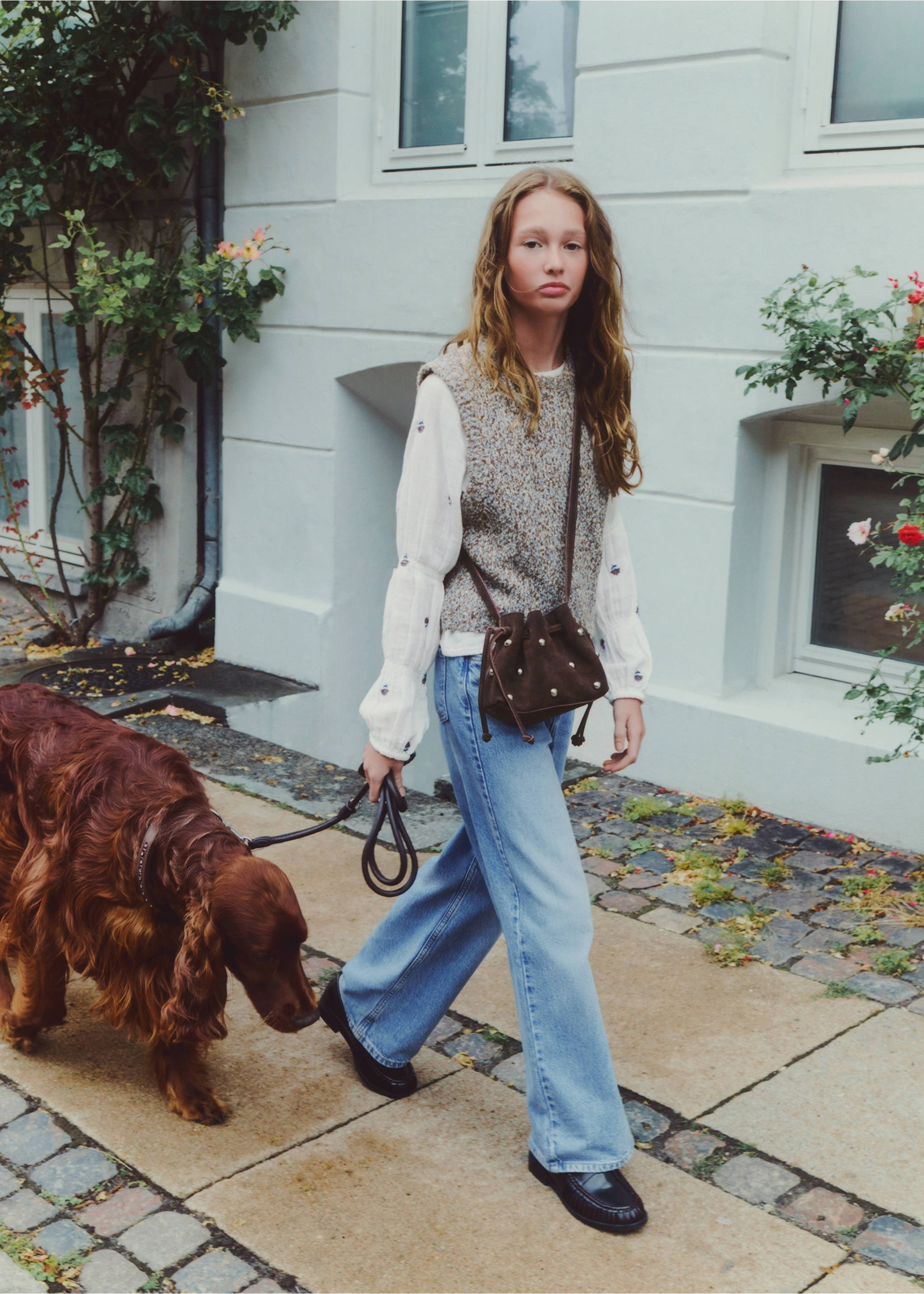 Braided-knit gilet - Details of the article 5, Coffee. Ref: 37095162-00.
