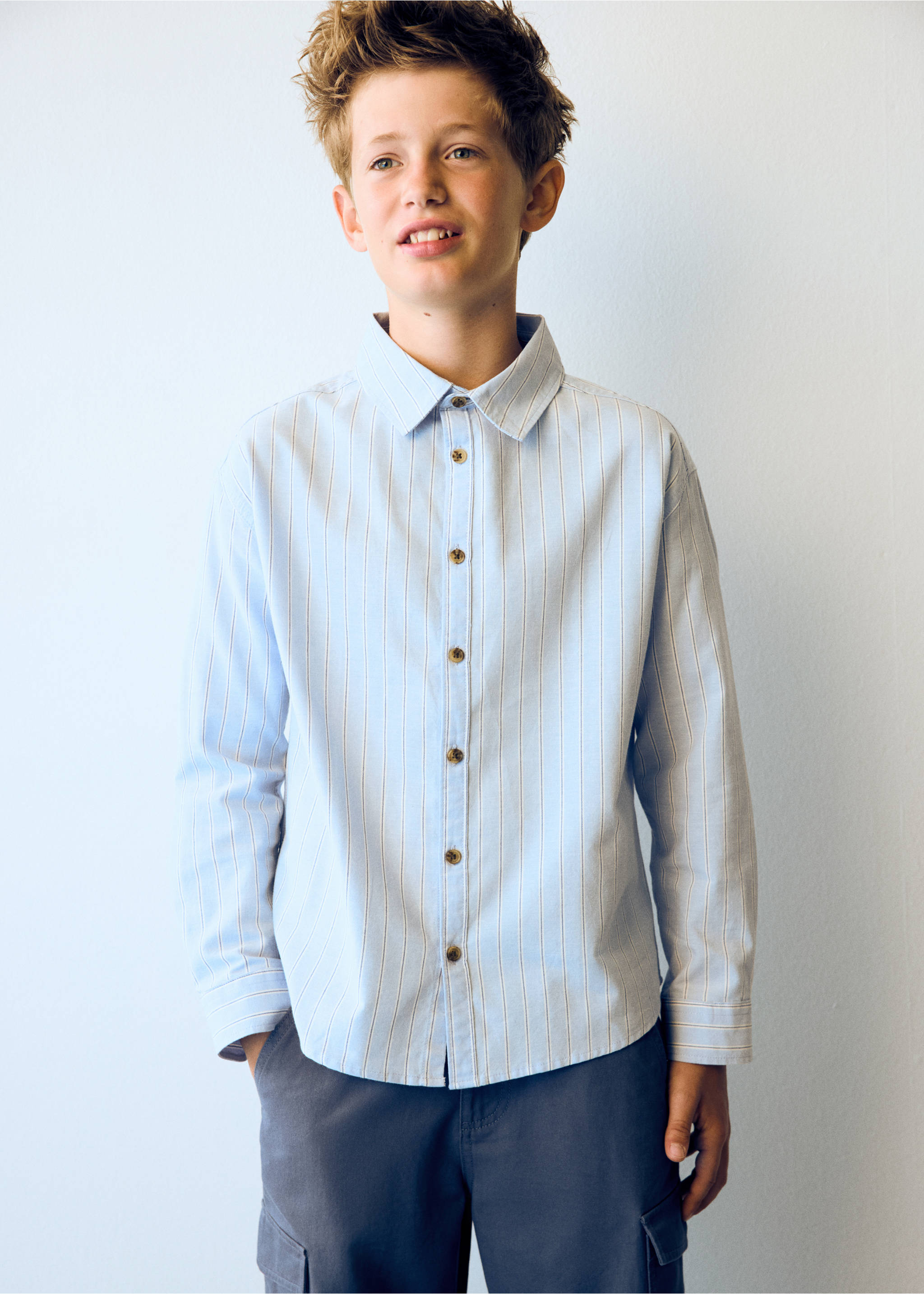 Striped shirt with tortoiseshell buttons - Medium plane, Sky Blue. Ref: 37095169-00.
