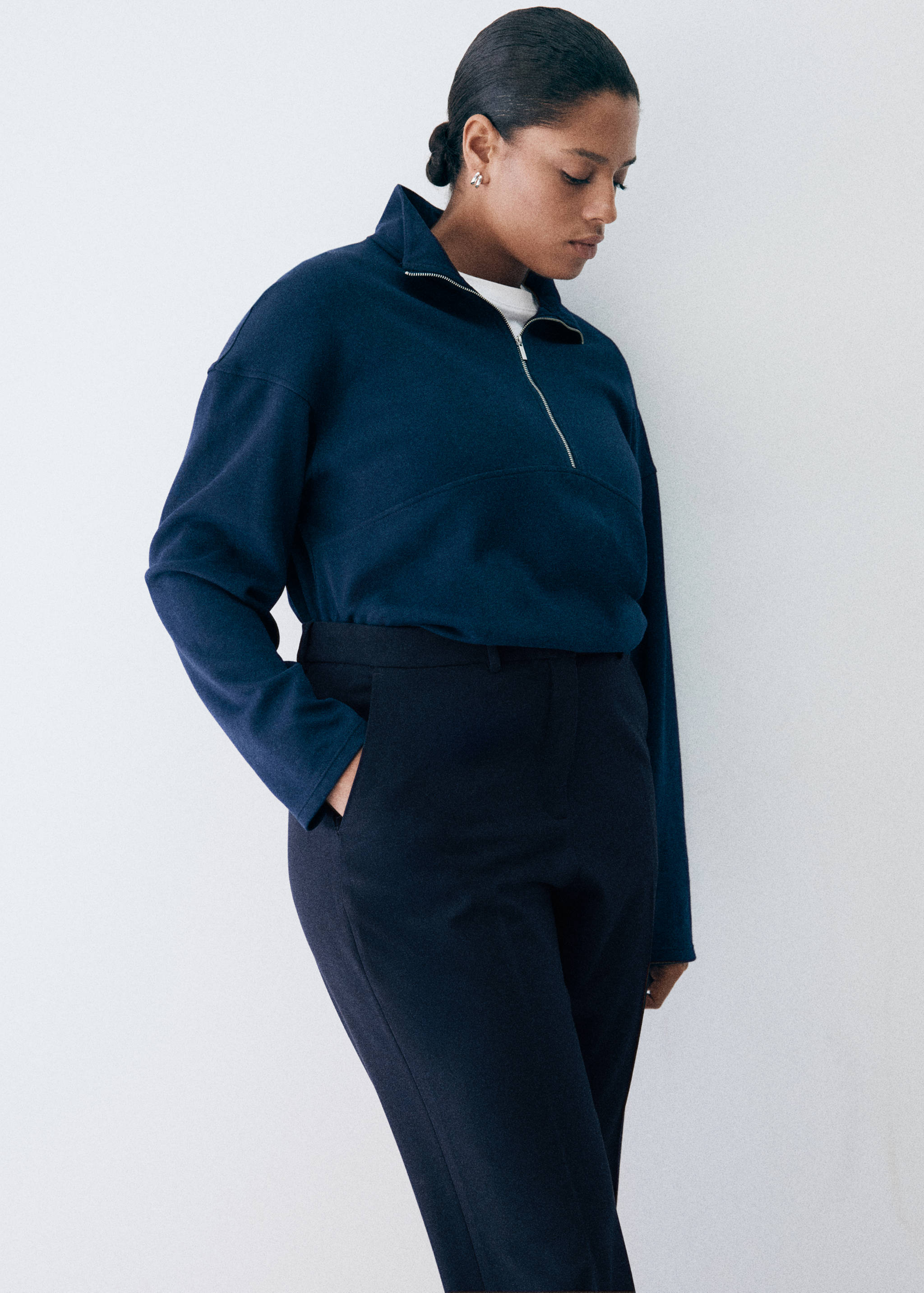 Straight mid-rise trousers - Details of the article 6