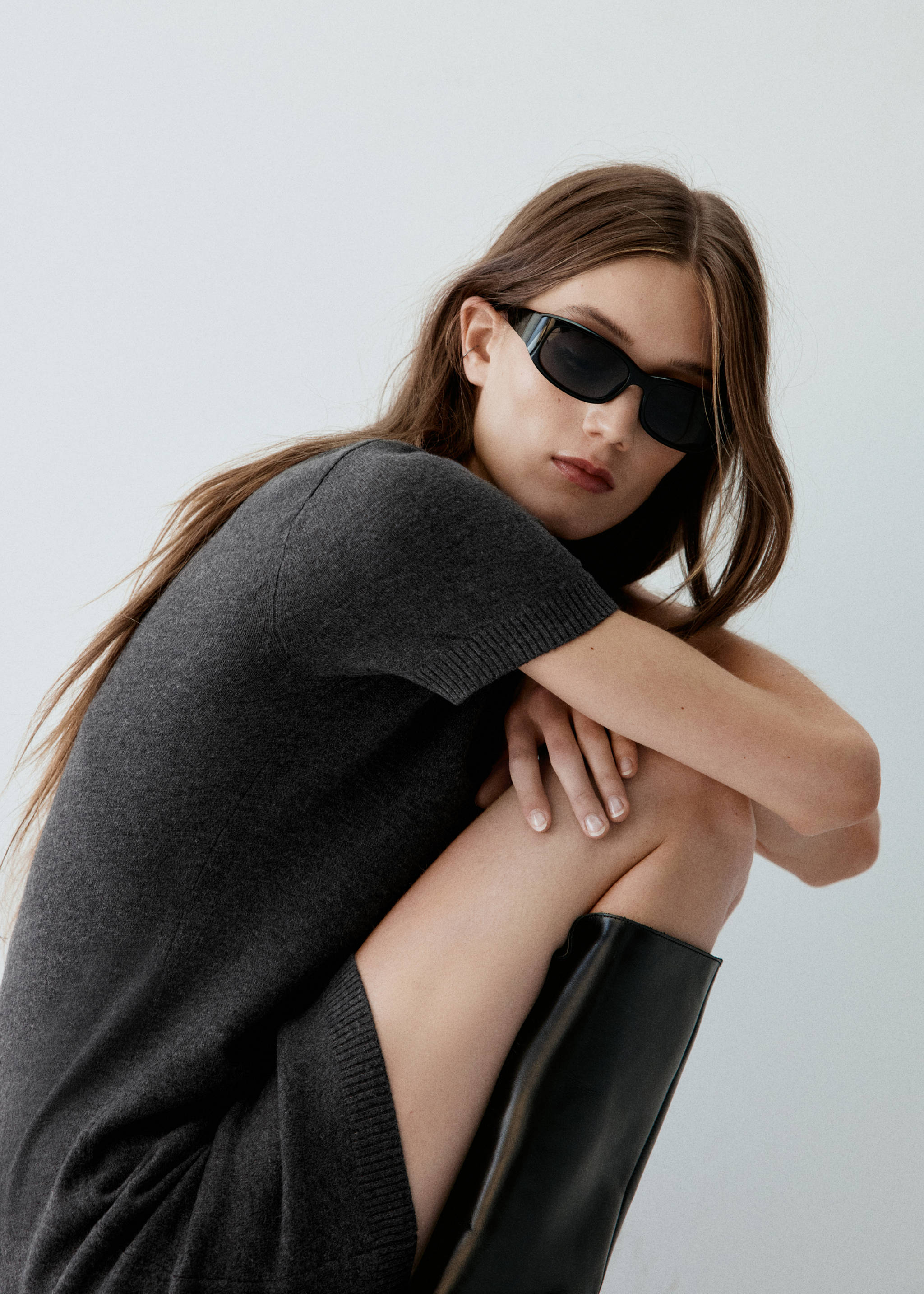 Short-sleeved knit dress - Details of the article 1