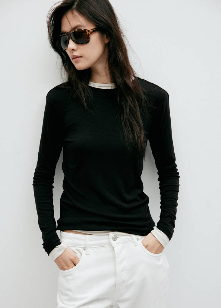 Long-sleeved fitted t-shirt — Black