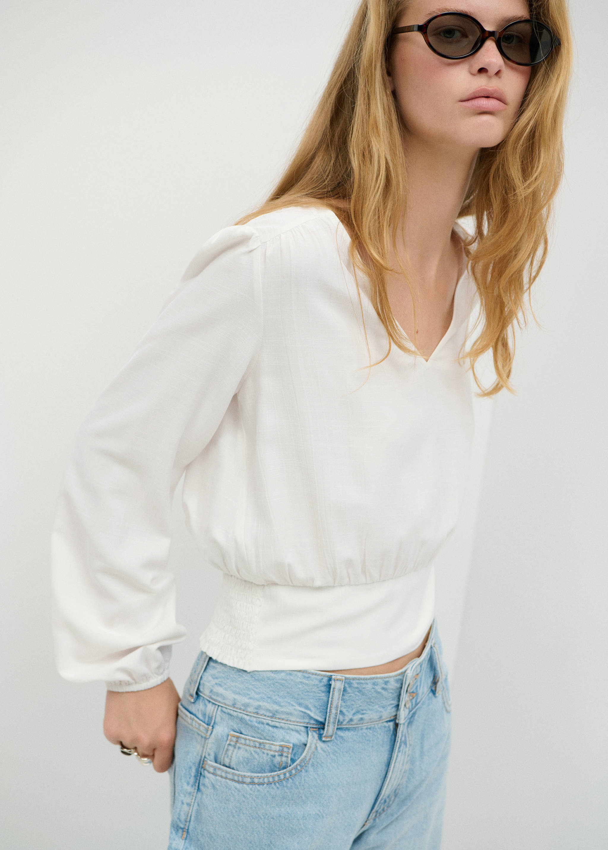 Bluse mit bauschiger Struktur - Mittlere Ansicht