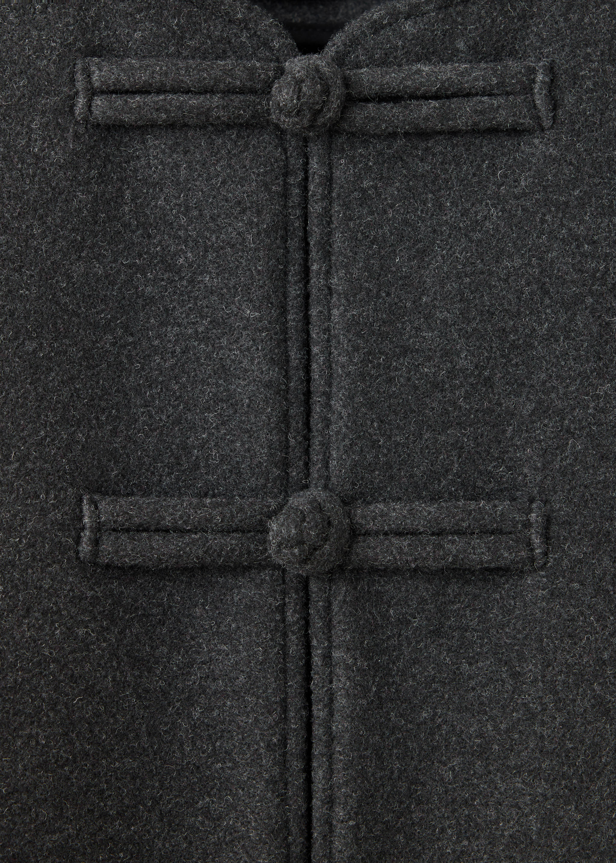 Straight-cut jacket with toggle closures - Details of the article 8
