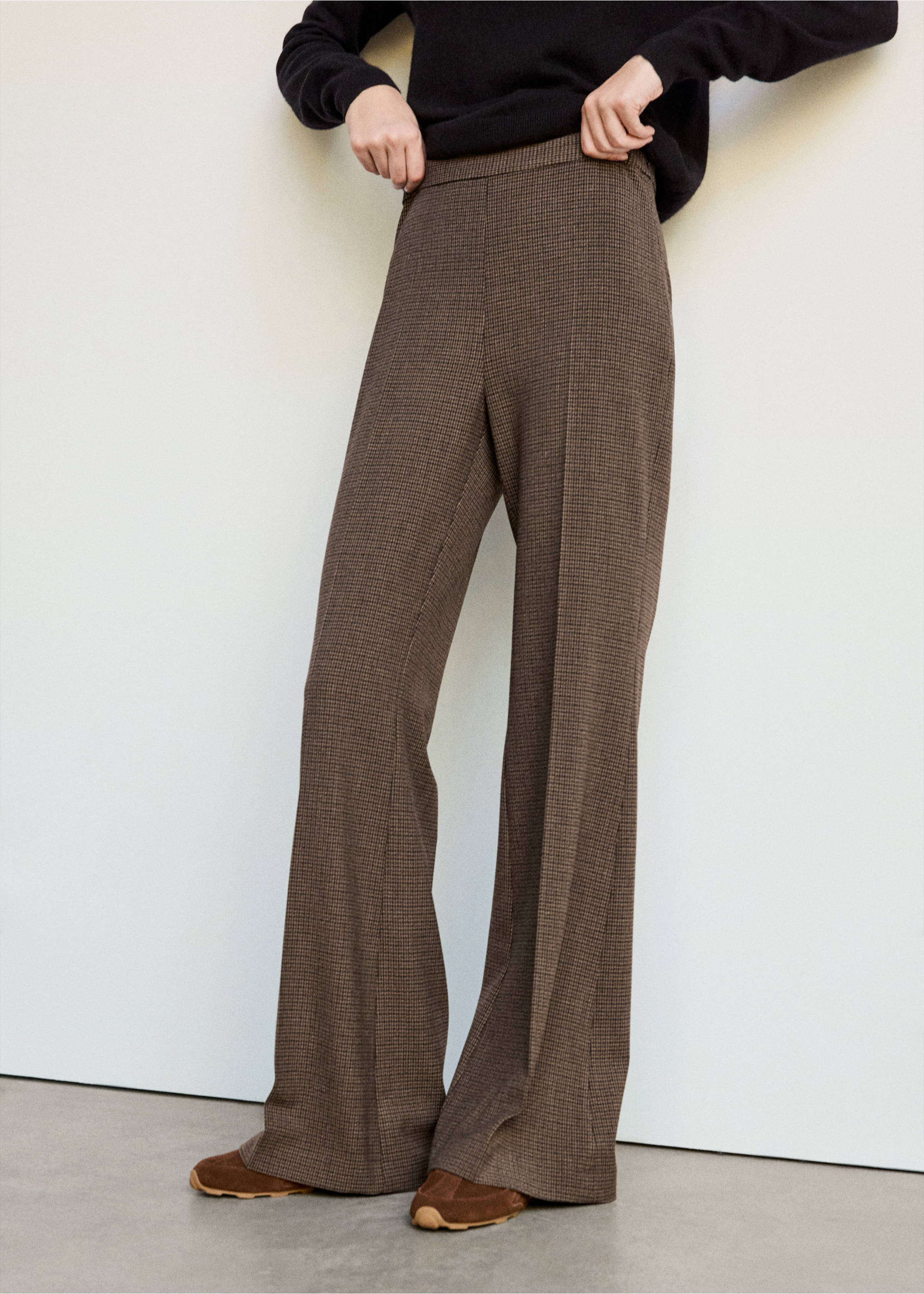 Brown houndstooth wide-leg trousers with pressed creases., Chocolate. Ref: 37095864-02.