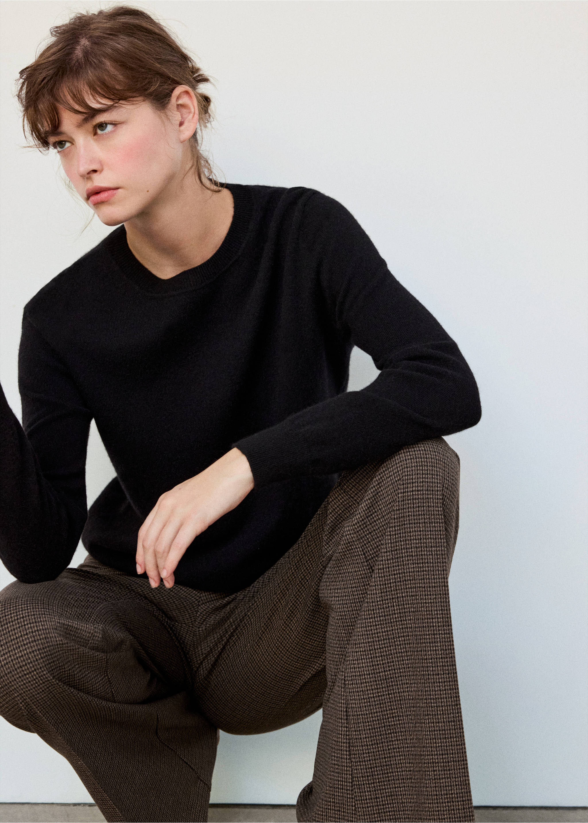 Brown houndstooth trousers worn with a black crew neck sweater, Chocolate. Ref: 37095864-02.