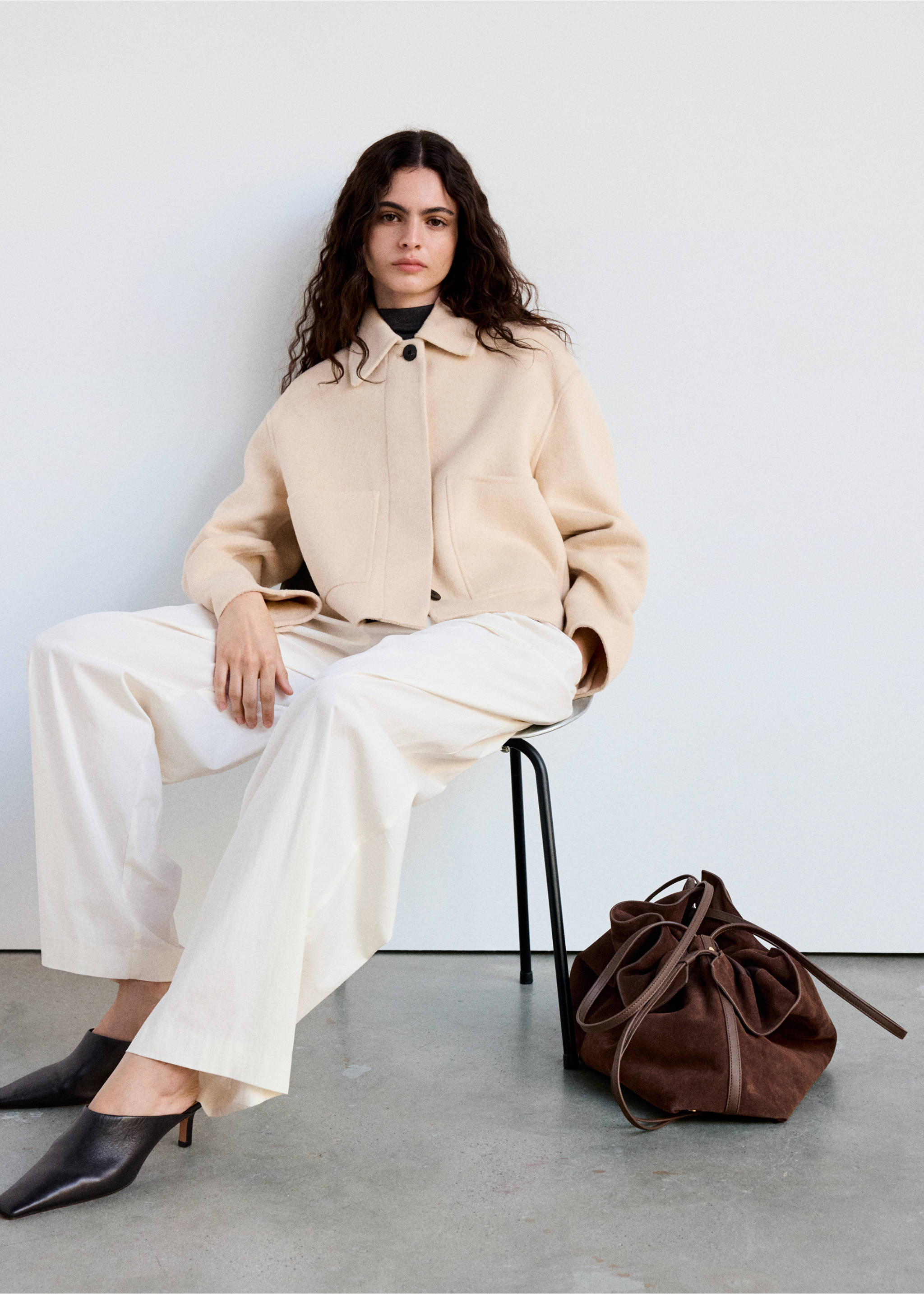 Cropped wool-blend jacket with patch pockets - Details of the article 1, Ecru. Ref: 37095865-00.