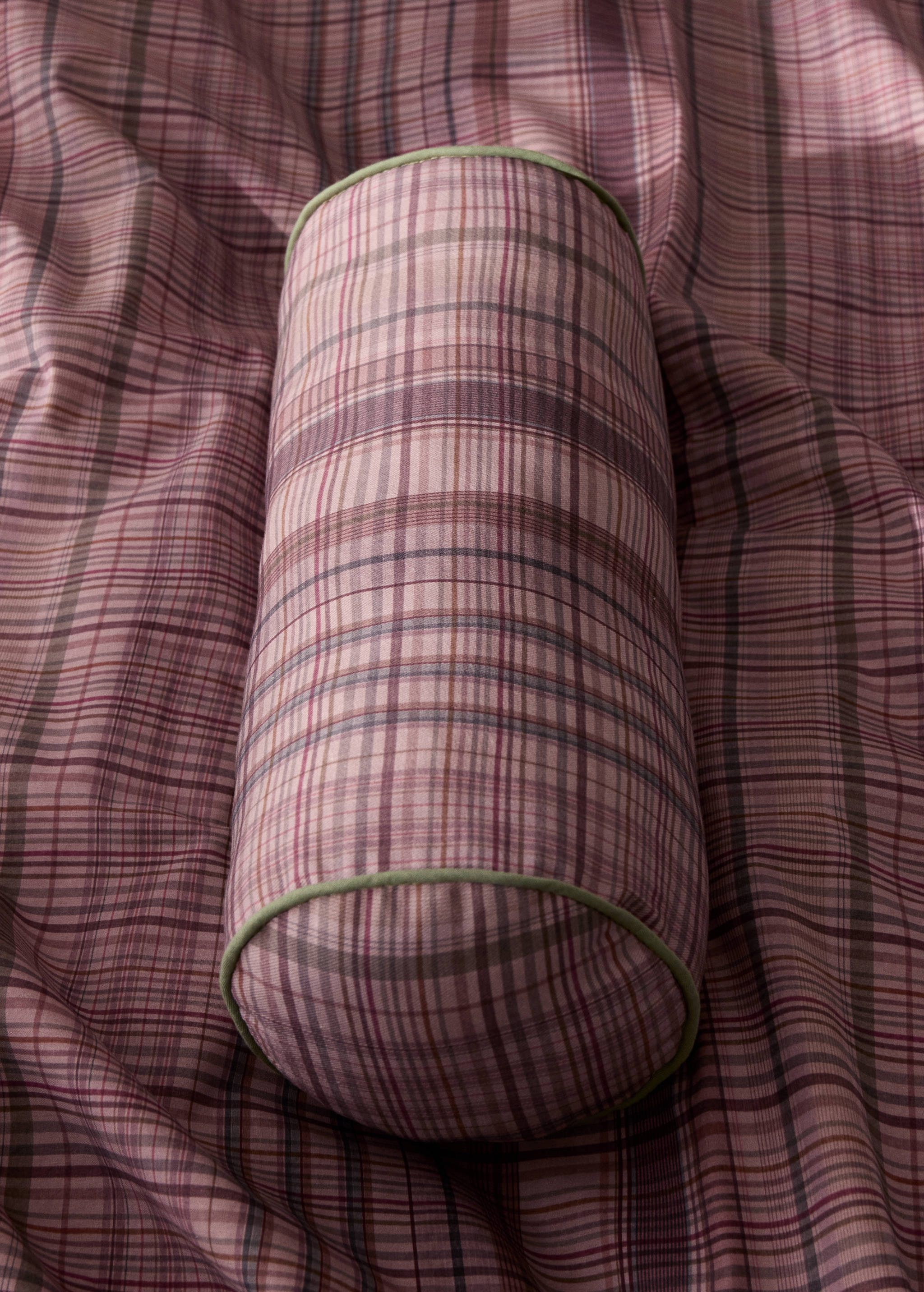 Children’s cylindrical cotton canvas cushion with contrast detailing - General plane