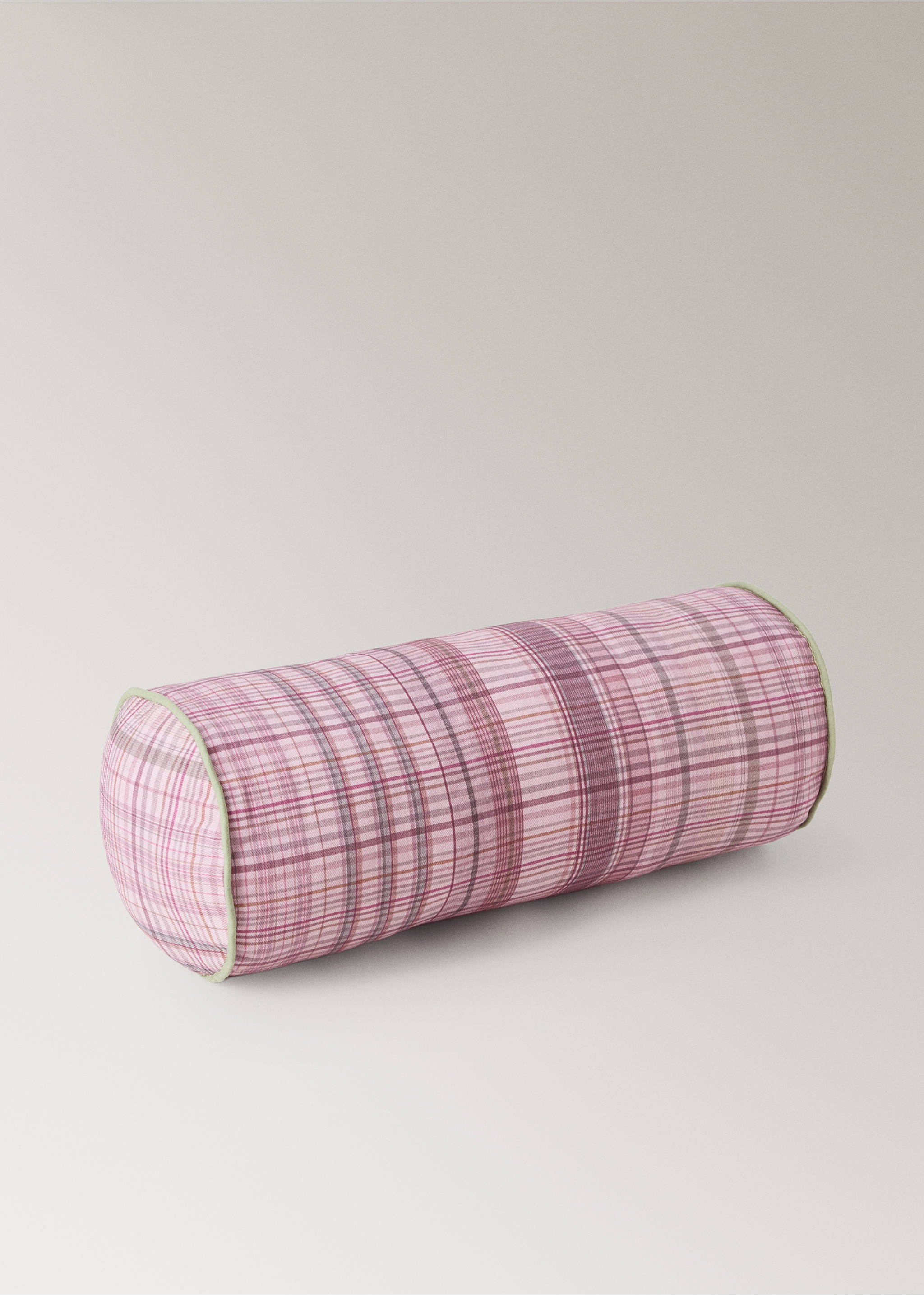 Children’s cylindrical cotton canvas cushion with contrast detailing - Details of the article 2, Light/Pastel Purple. Ref: 37095873-00.