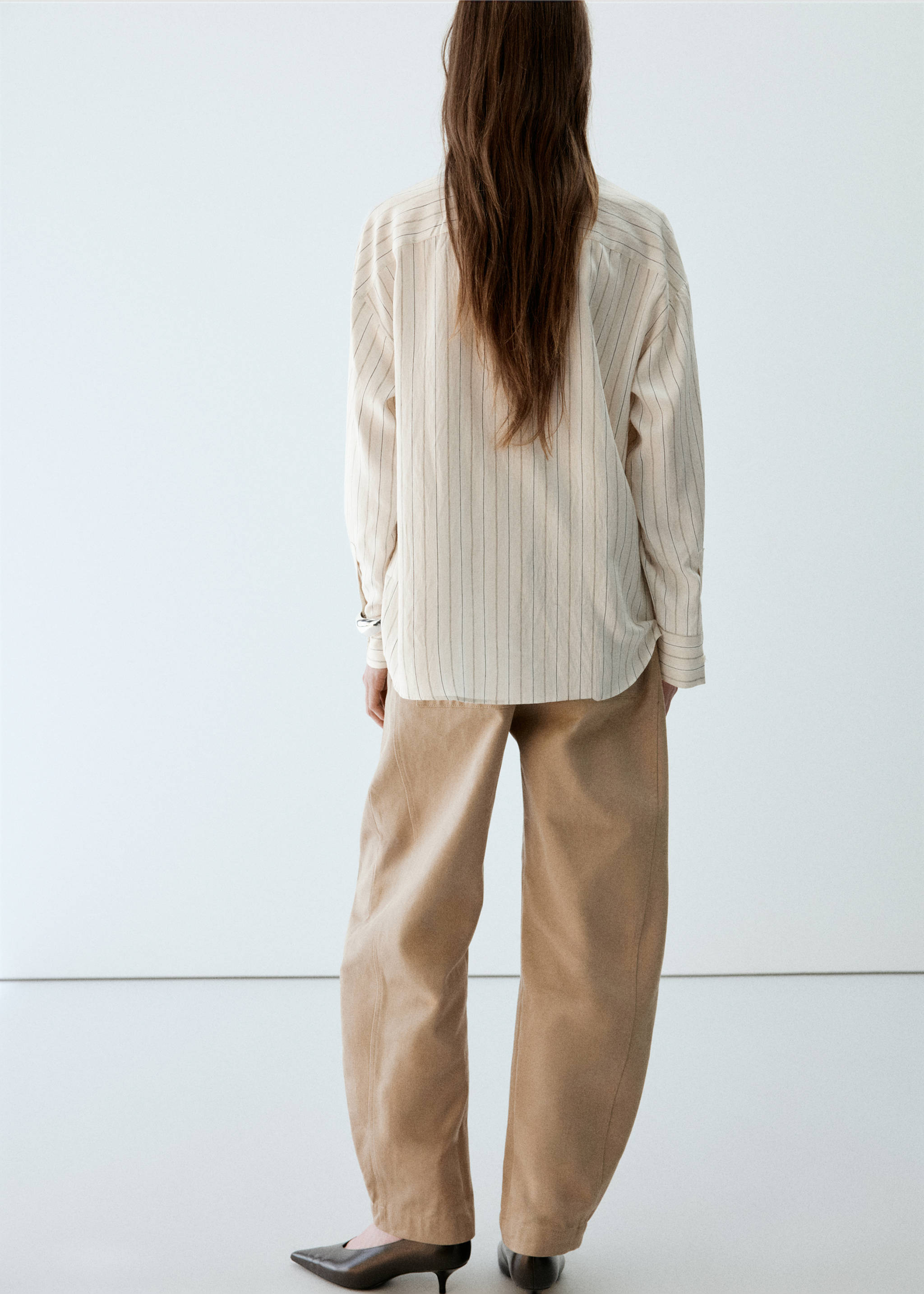 Striped shirt with stand-up collar - Reverse of the article