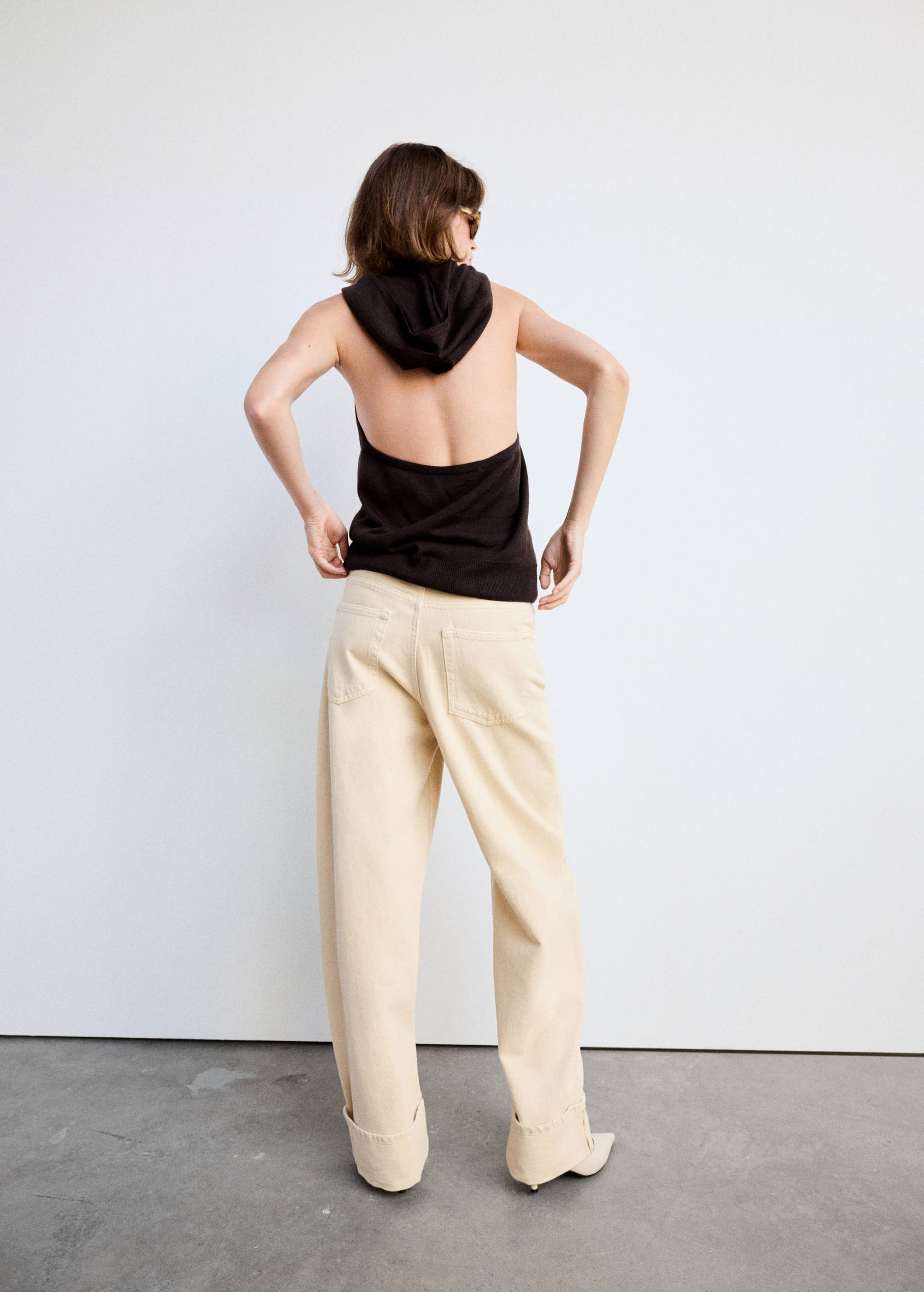 Halter-neck knit top - Reverse of the article