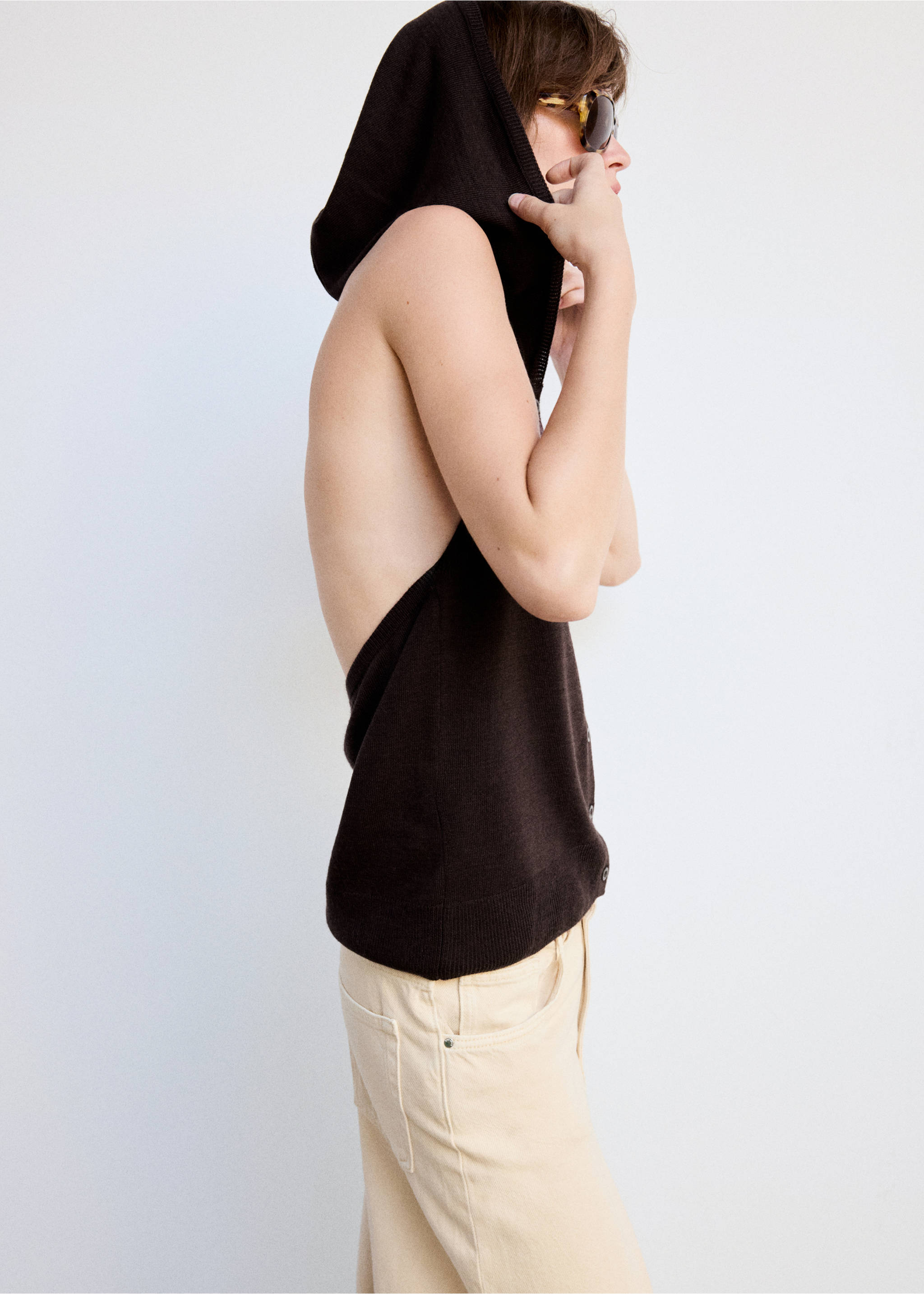 Halter-neck knit top - Details of the article 1, Brown. Ref: 37095877-00.
