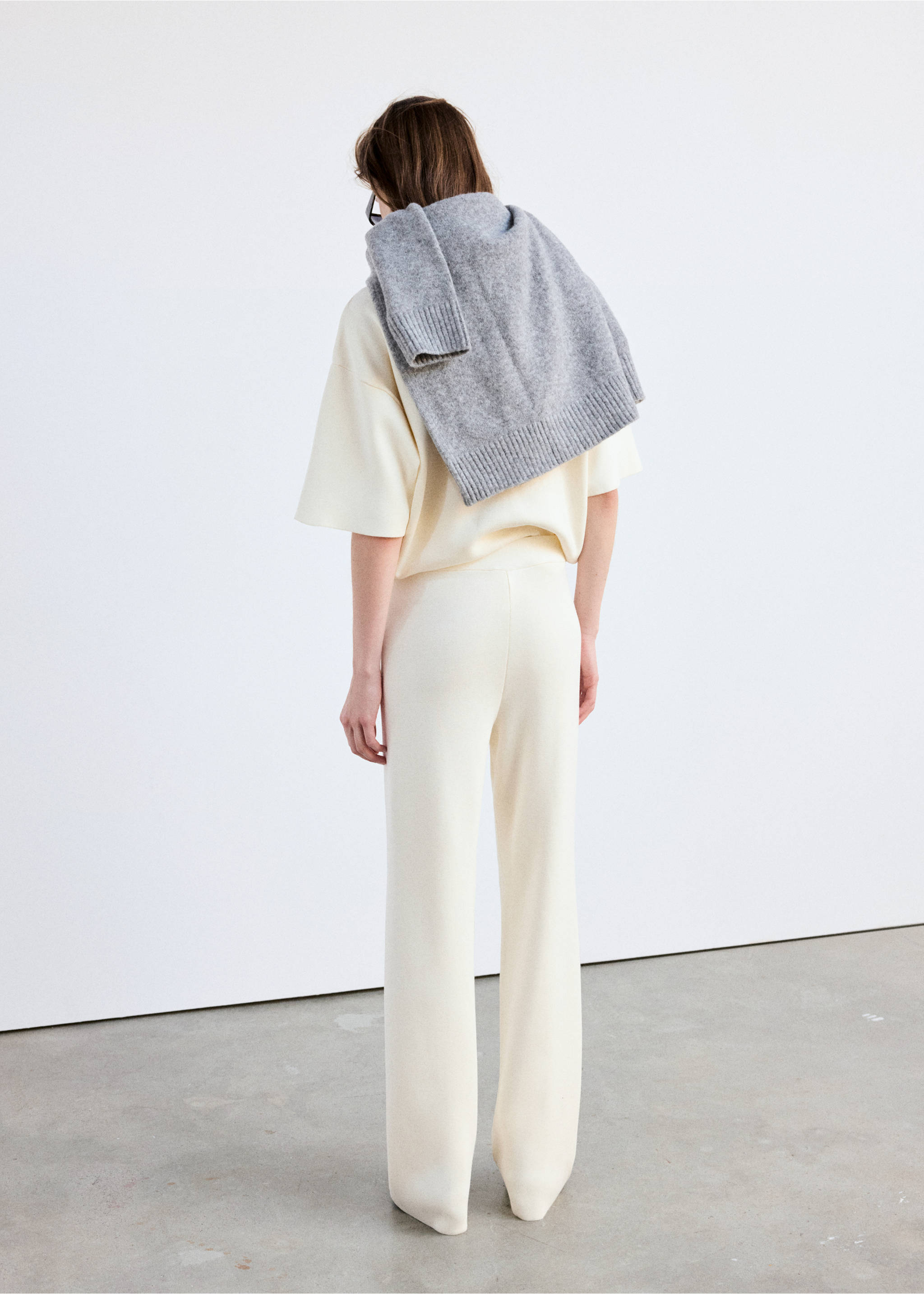 Fine-knit straight-fit trousers - Reverse of the article, Ecru. Ref: 37095878-01.