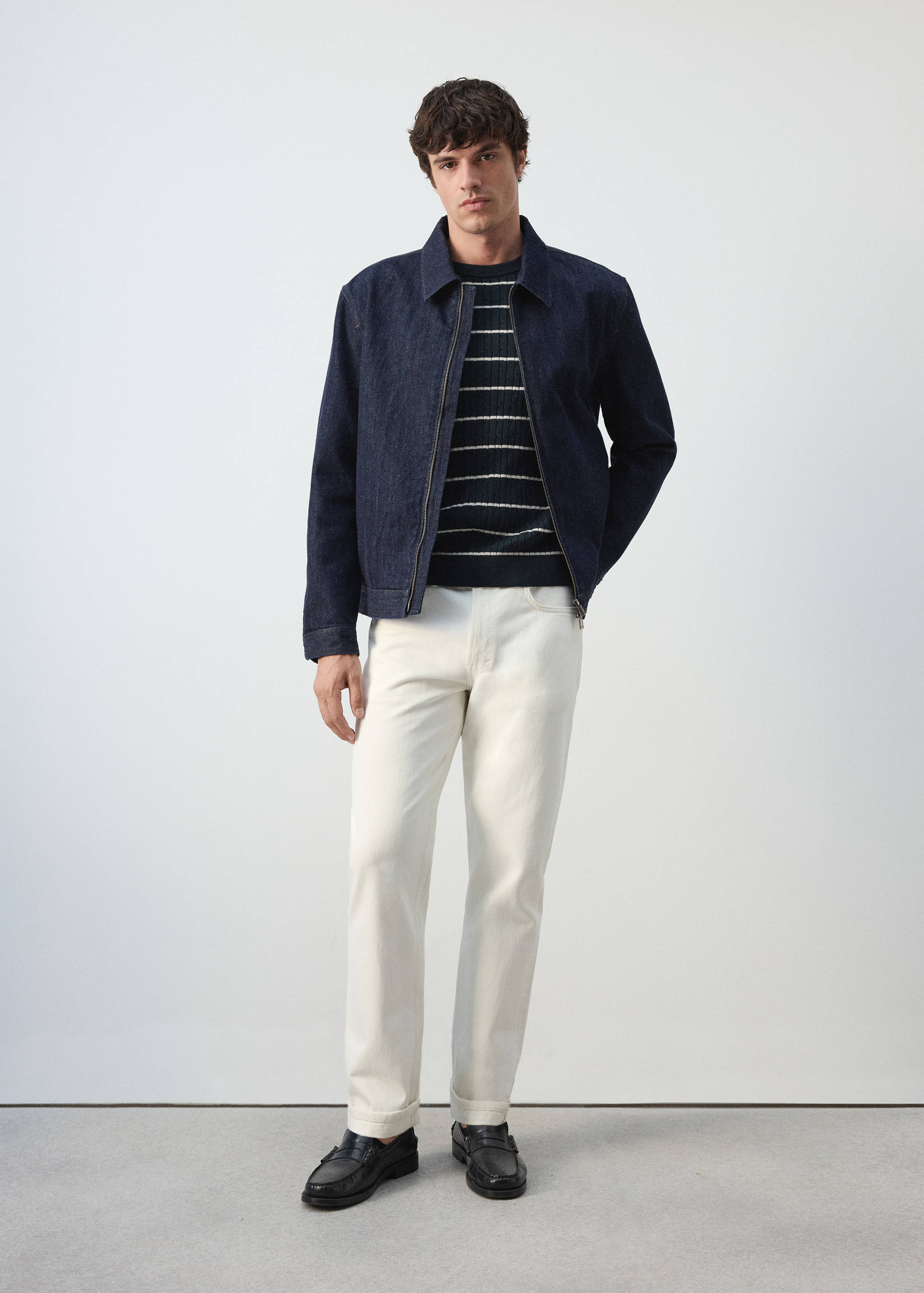 Veste en denim avec fermeture éclair - Plan général