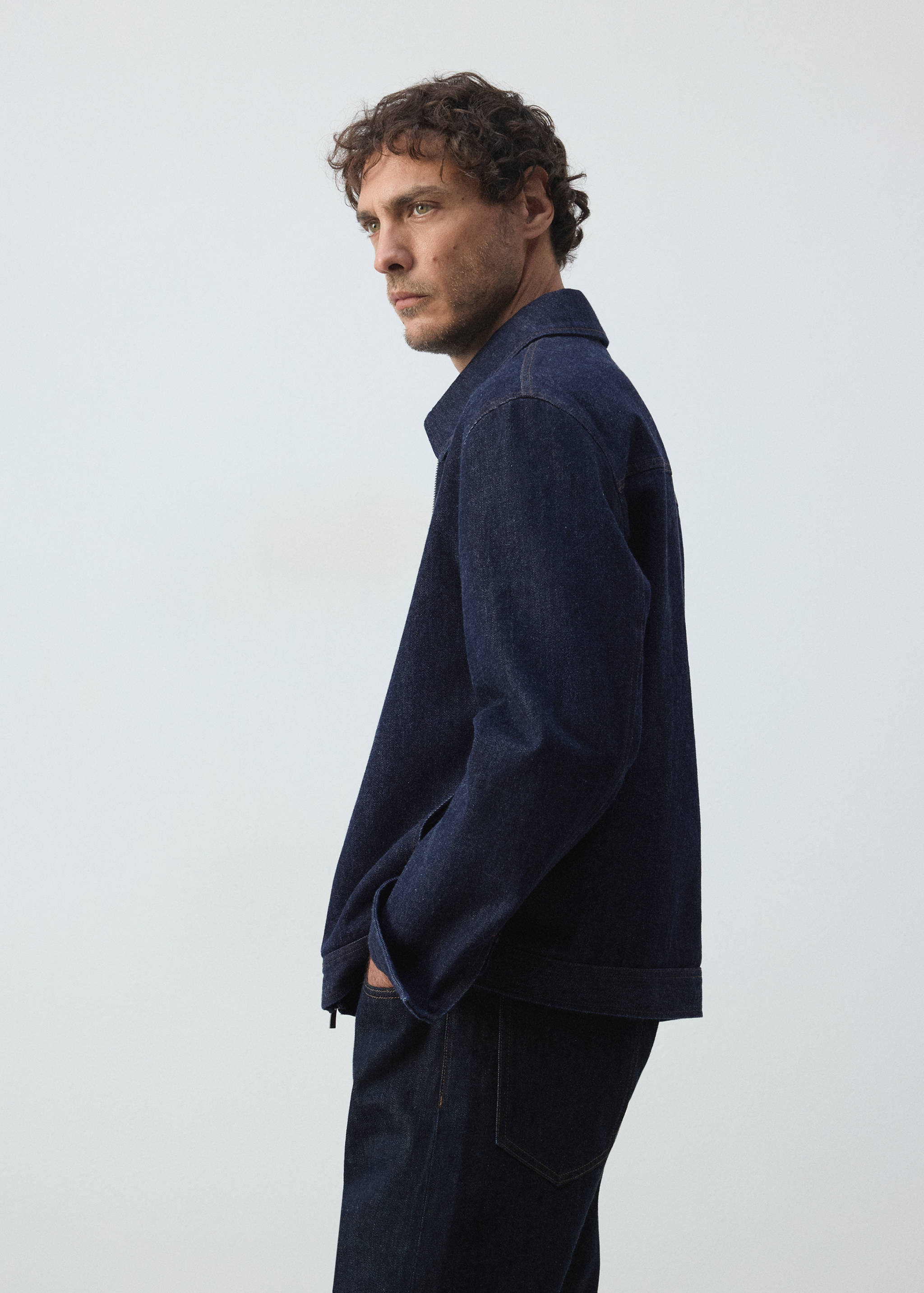 Denim jacket with zipper - Details of the article 2