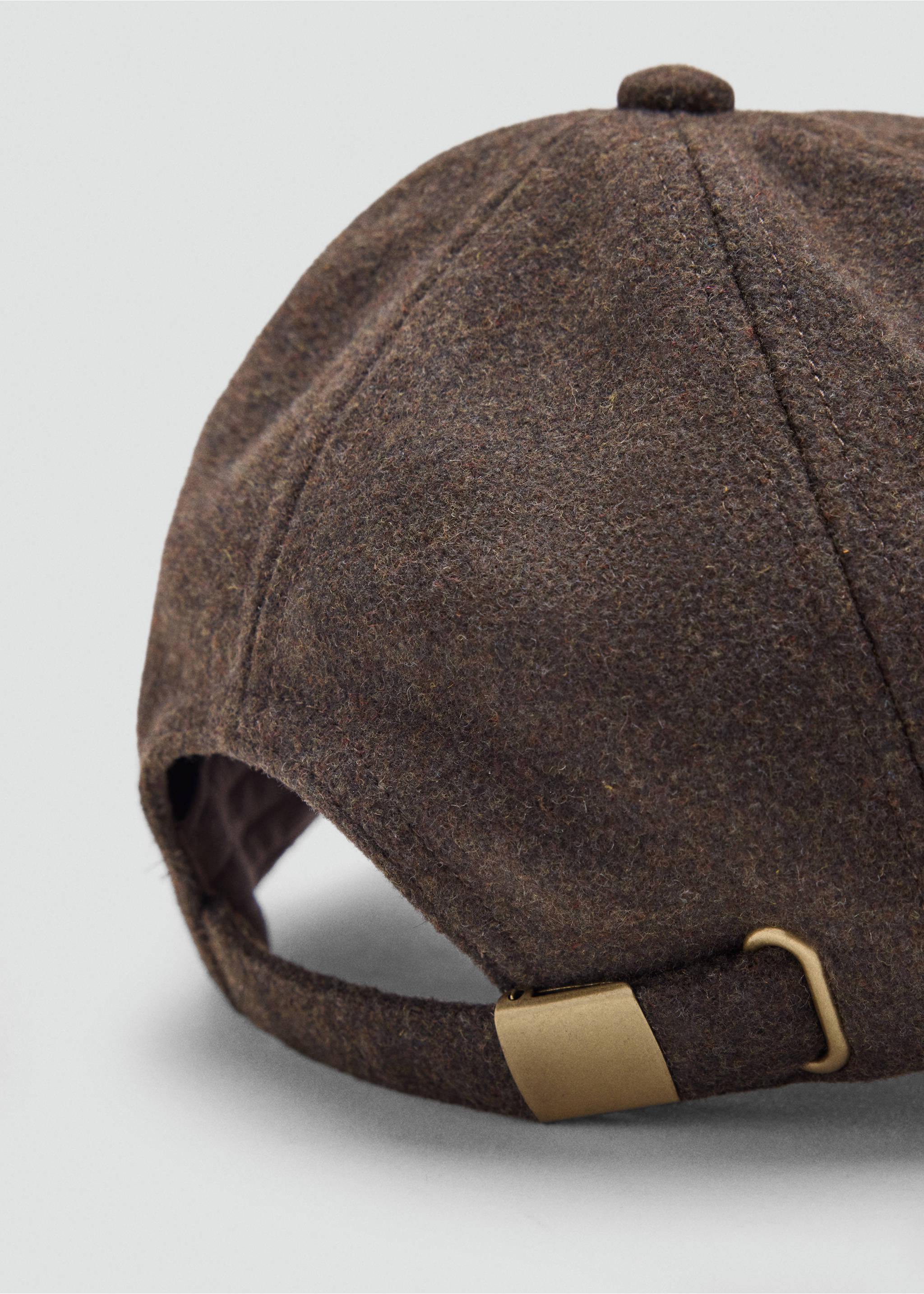 Cap with visor - Details of the article 1, Chocolate. Ref: 37095977-00.