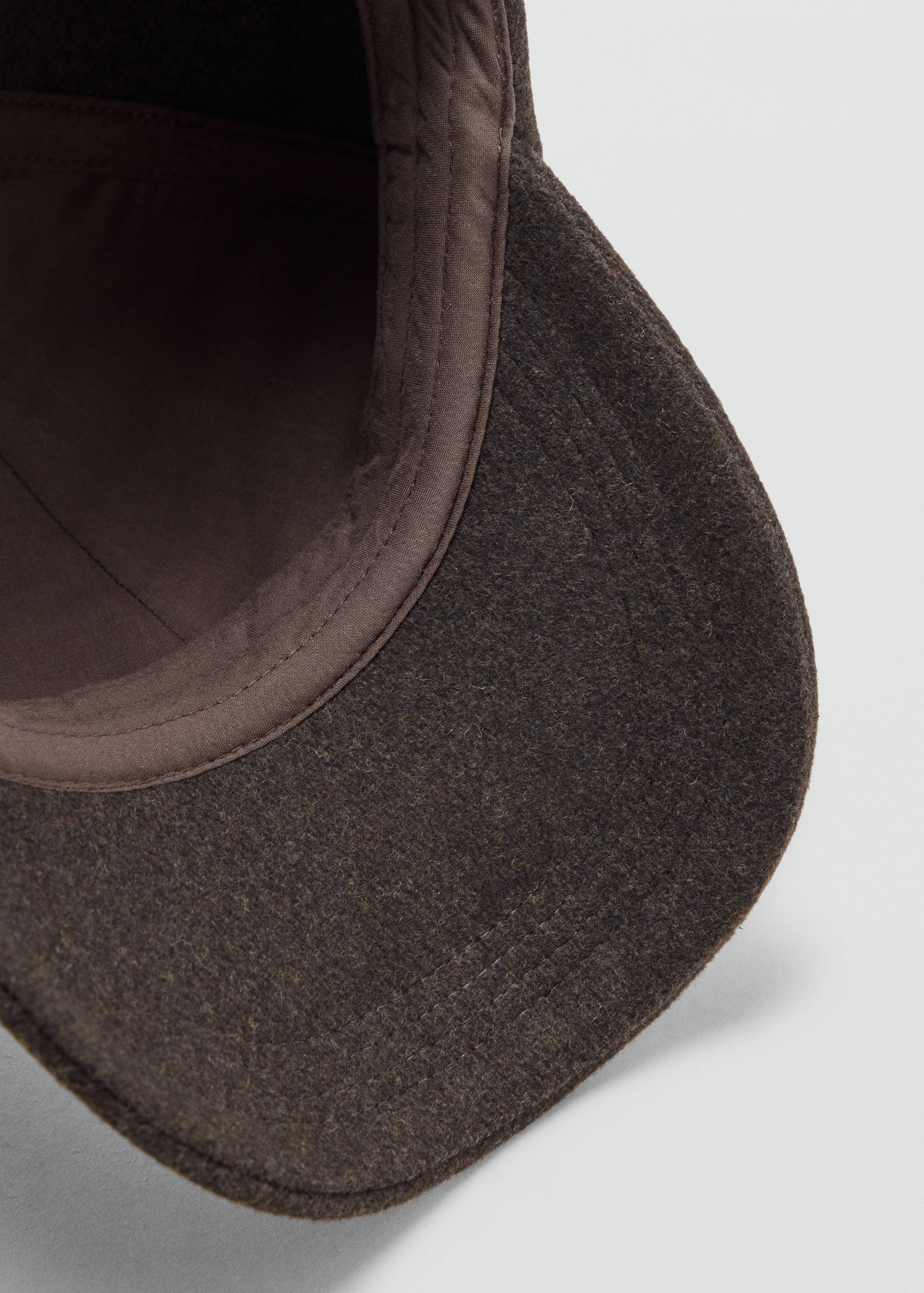Cap with visor - Details of the article 2