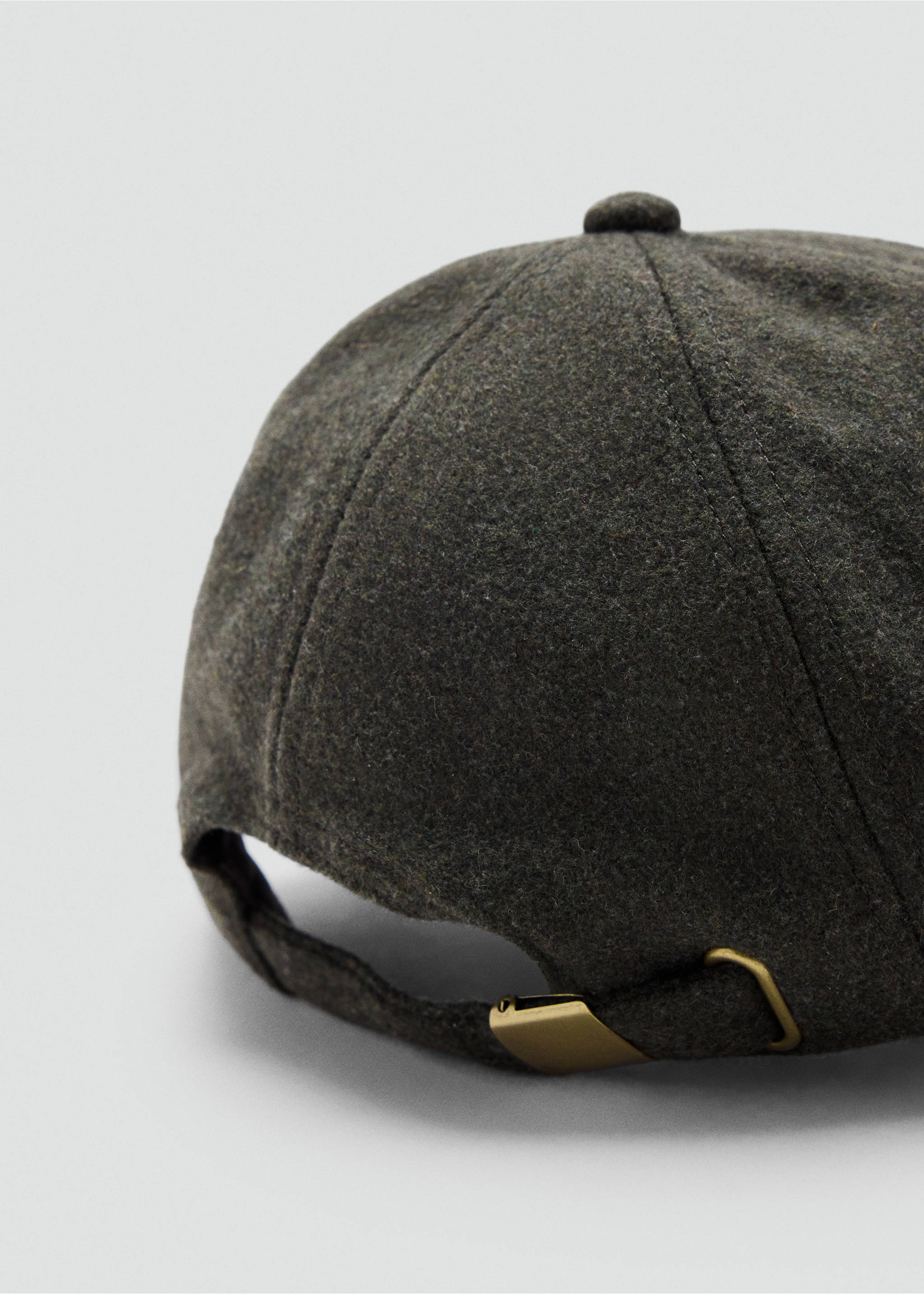 Cap with visor - Details of the article 1, Khaki. Ref: 37095977-00.