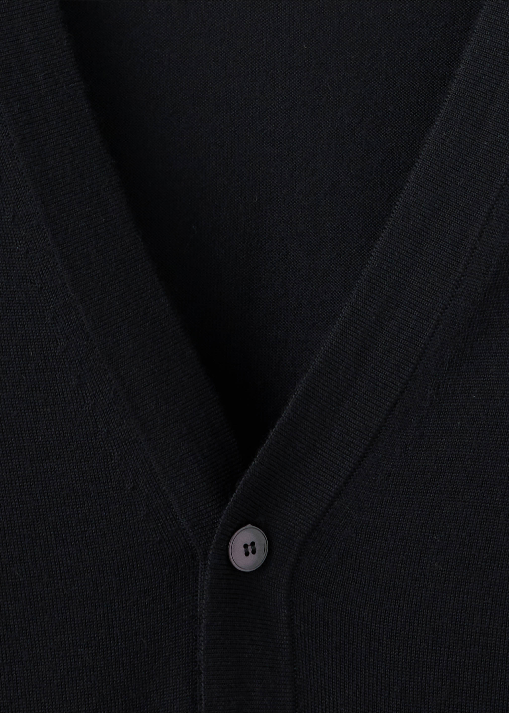 100% fine knit wool cardigan - Details of the article 8, Black. Ref: 37095979-00.
